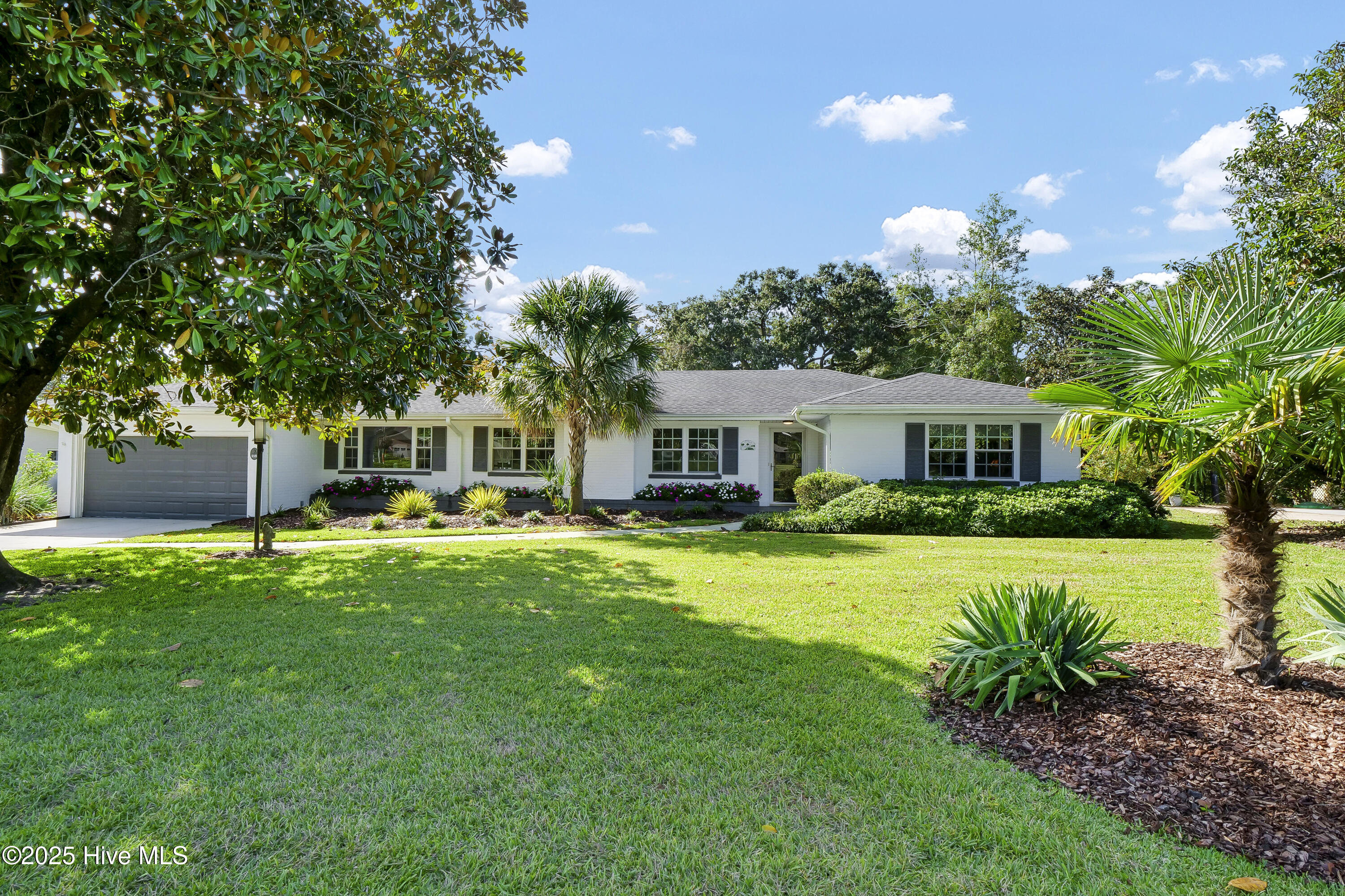 218 Robert E Lee Drive Property Photo 1