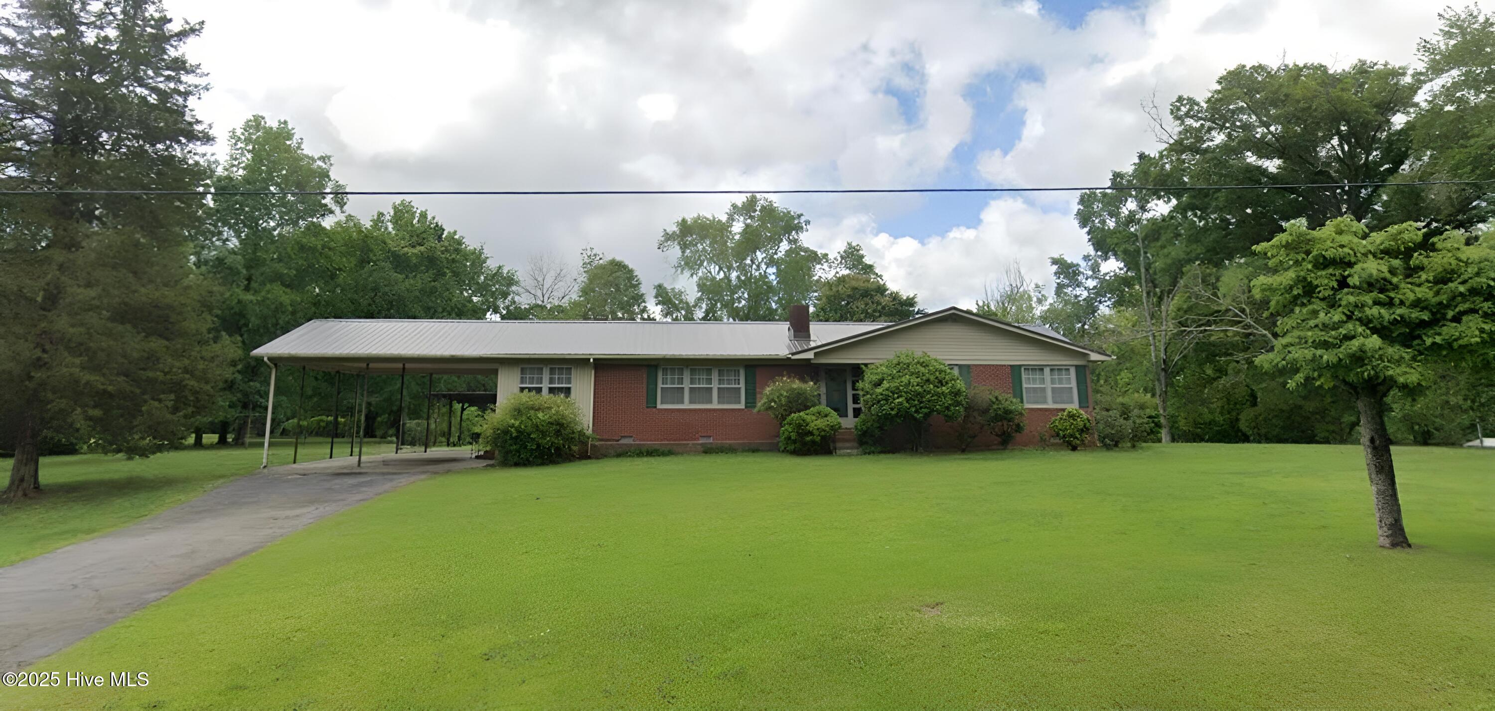 215 Sunset Hills Road Property Photo 1