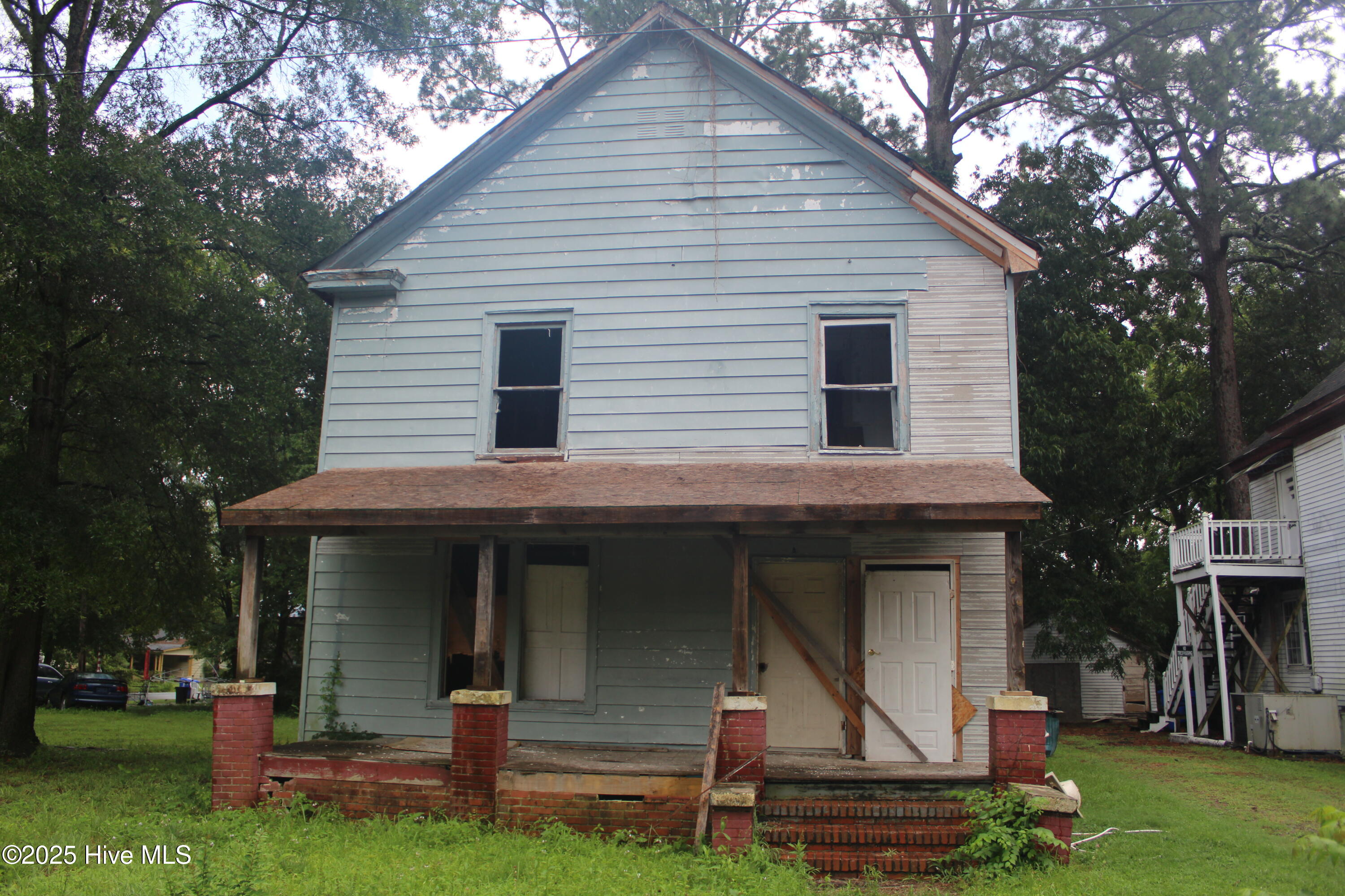 418 Mcglohon Street N Property Photo 1