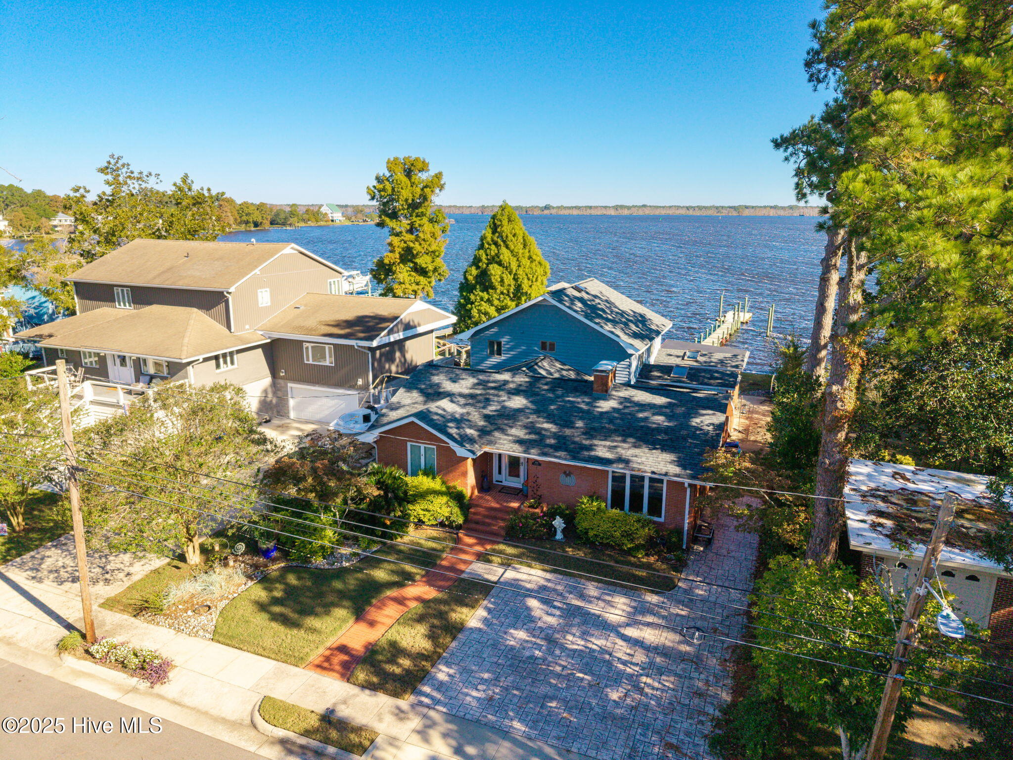 1804 River Drive Property Photo 1