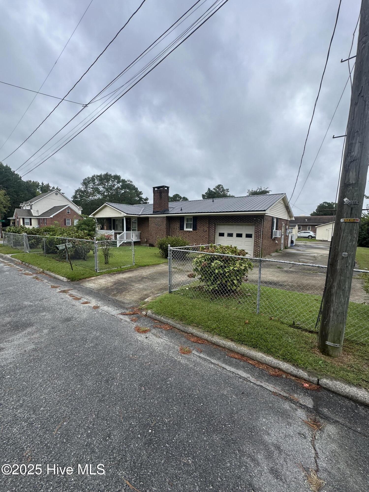 212 Morris Street Property Photo 1