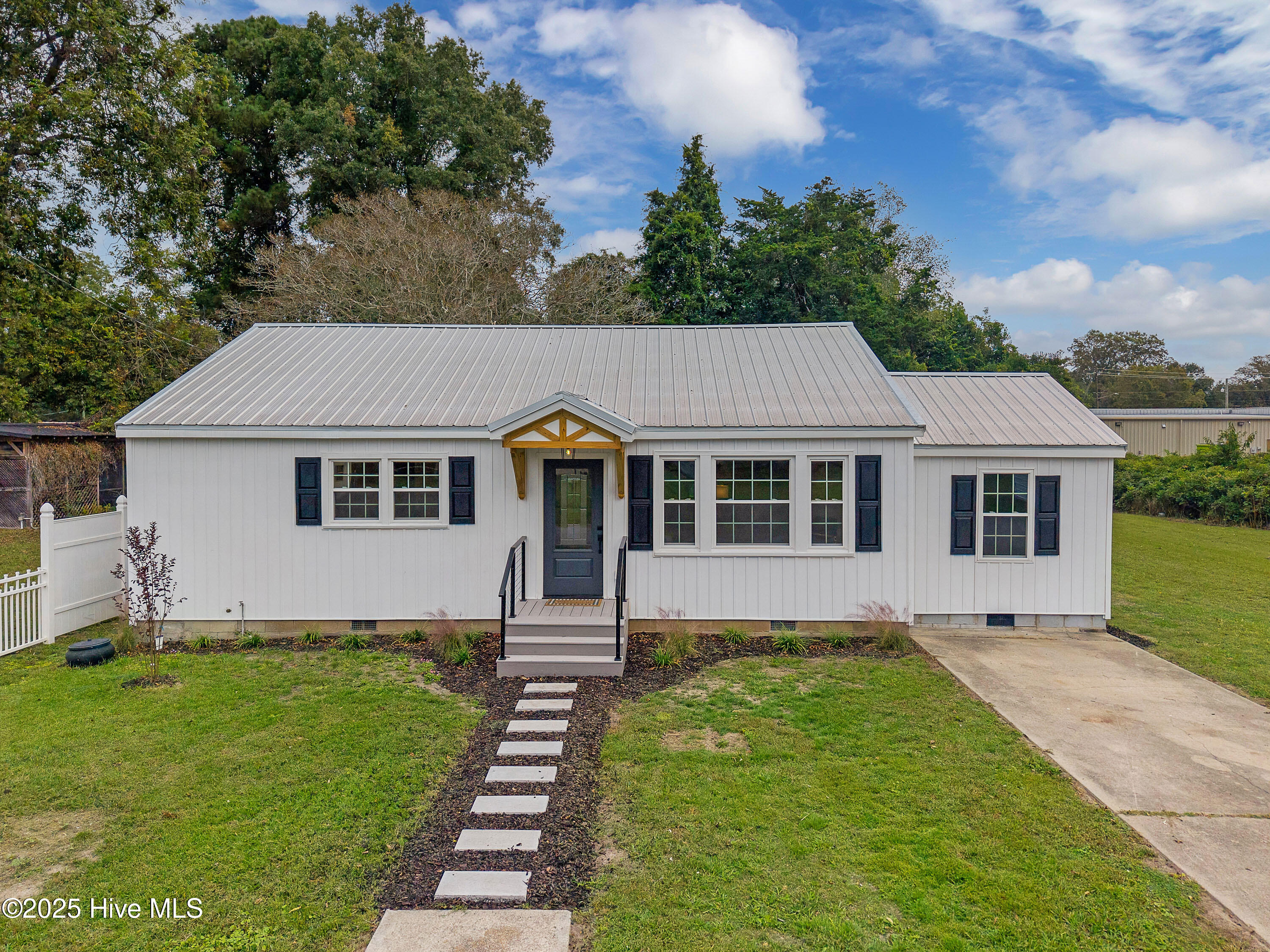 313 First Avenue Property Photo 1