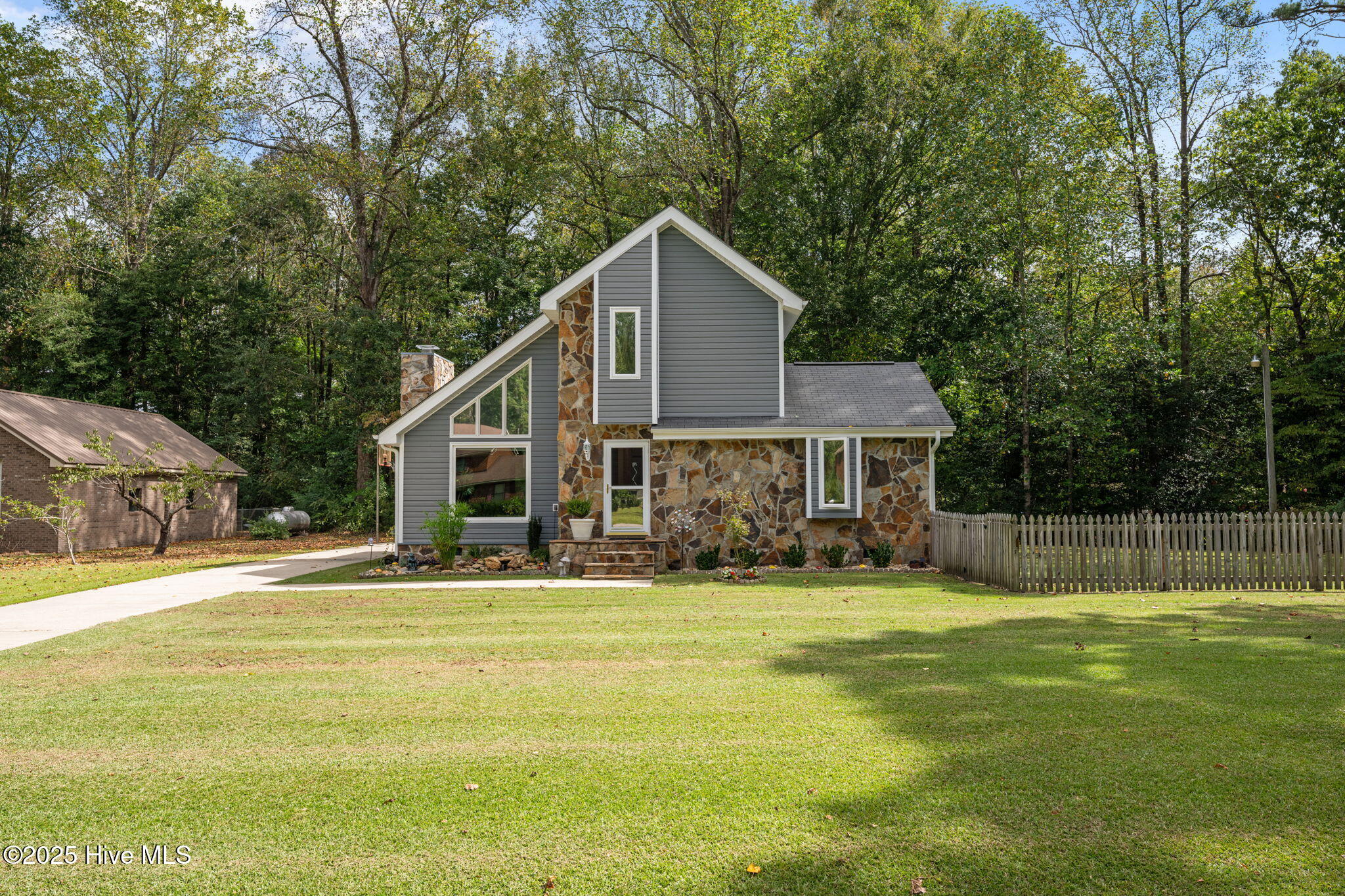 102 Spring Ridge Court Property Photo 1