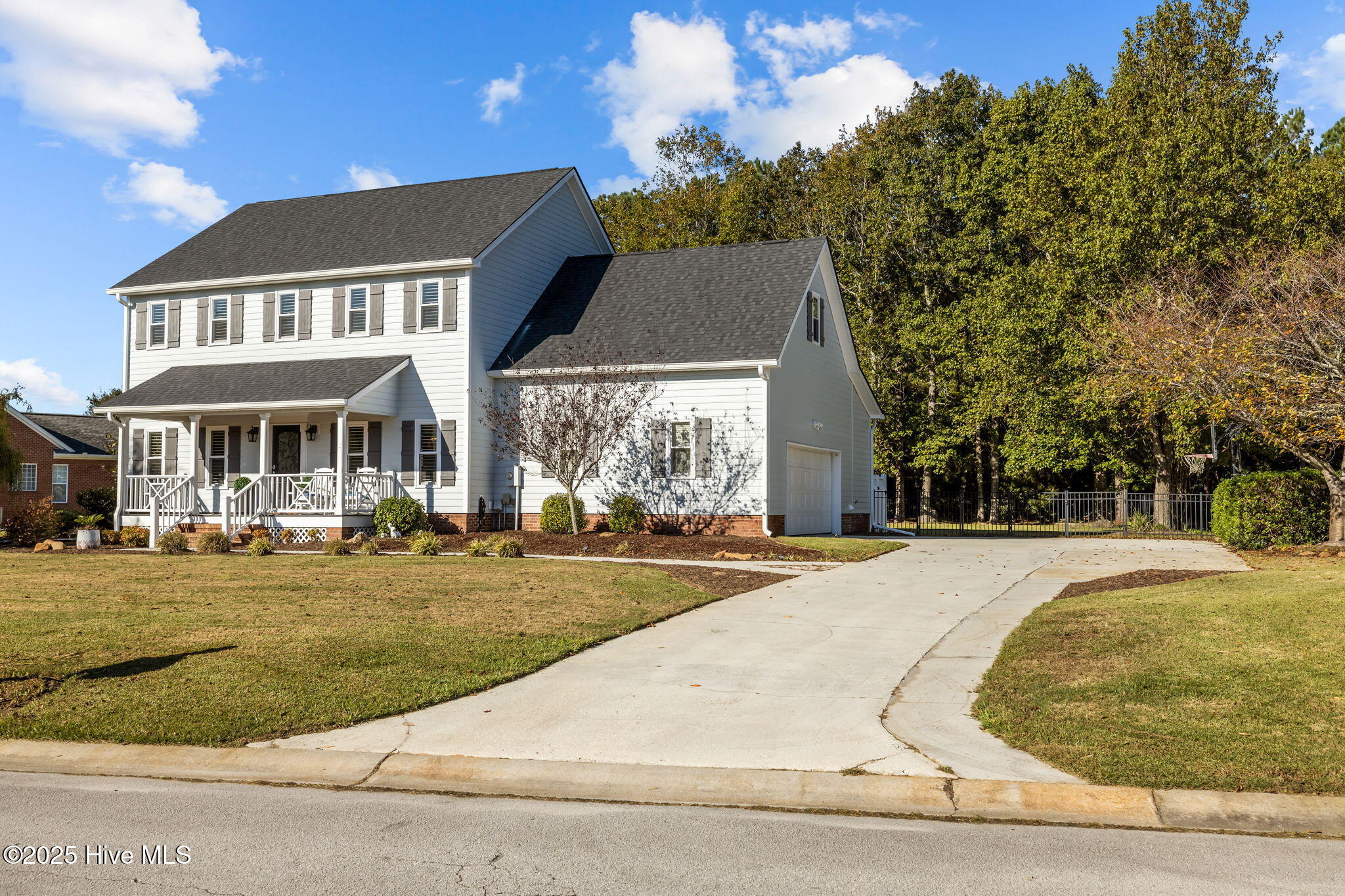 1801 Clubhouse Drive Property Photo 1
