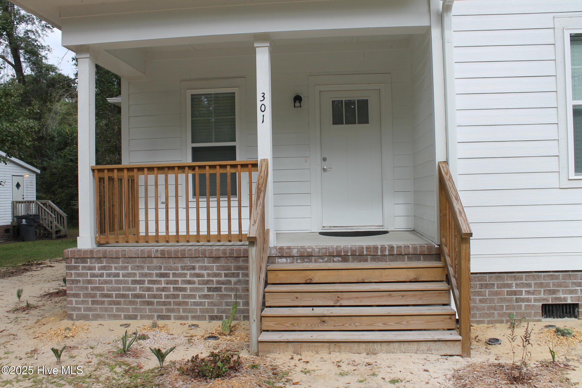 301 E Goodman Street Property Photo 5