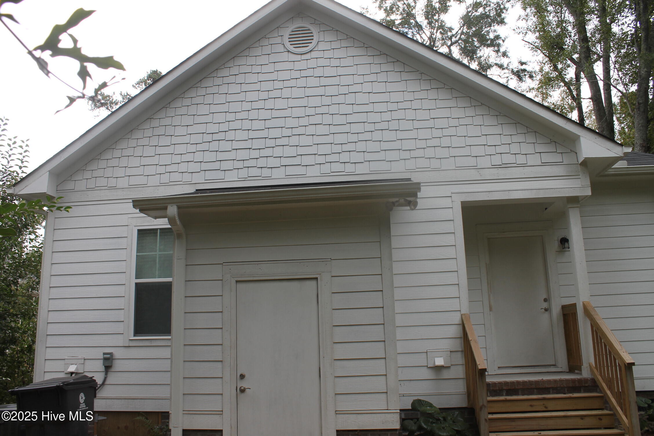 301 E Goodman Street Property Photo 10