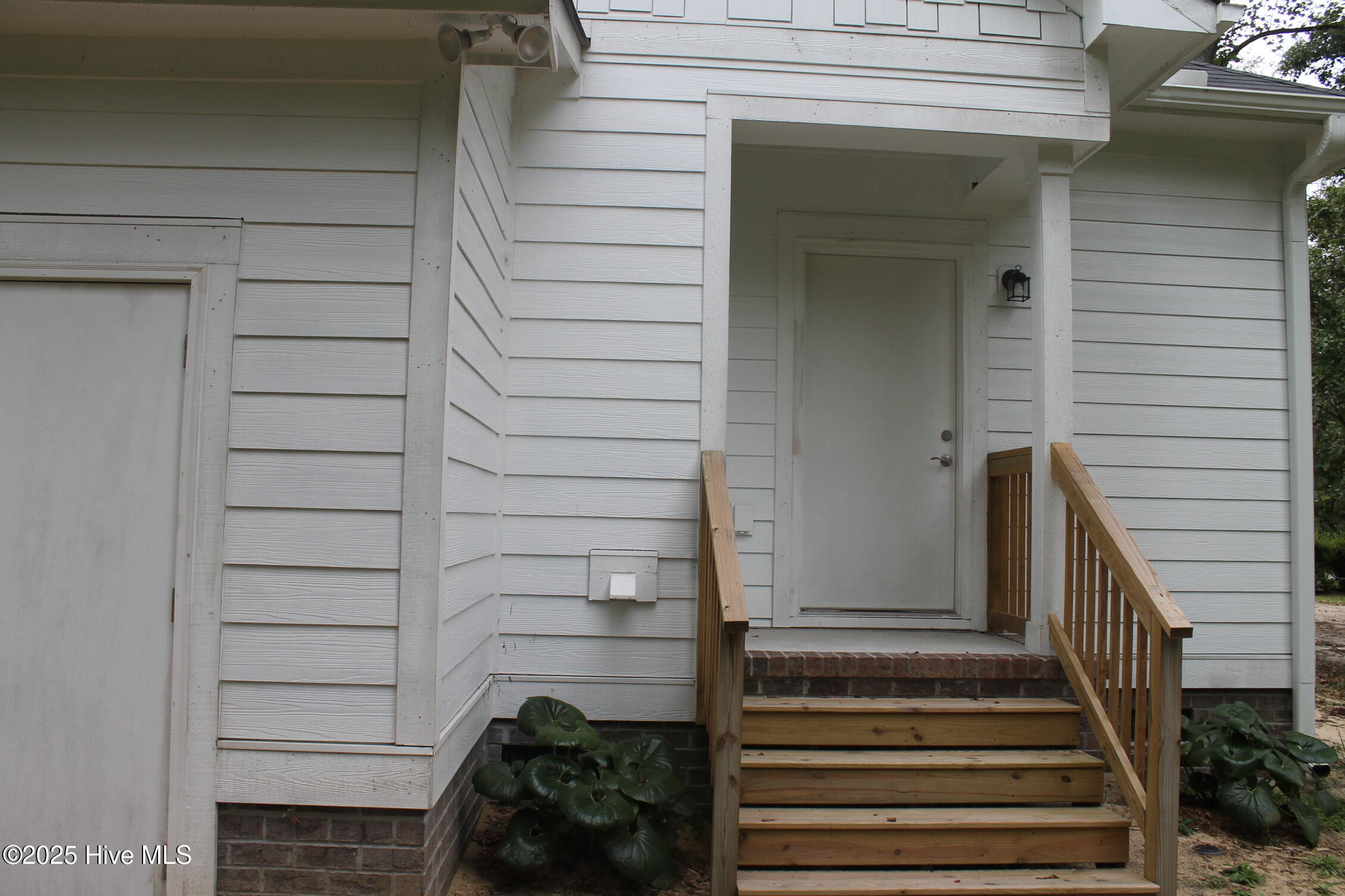 301 E Goodman Street Property Photo 11