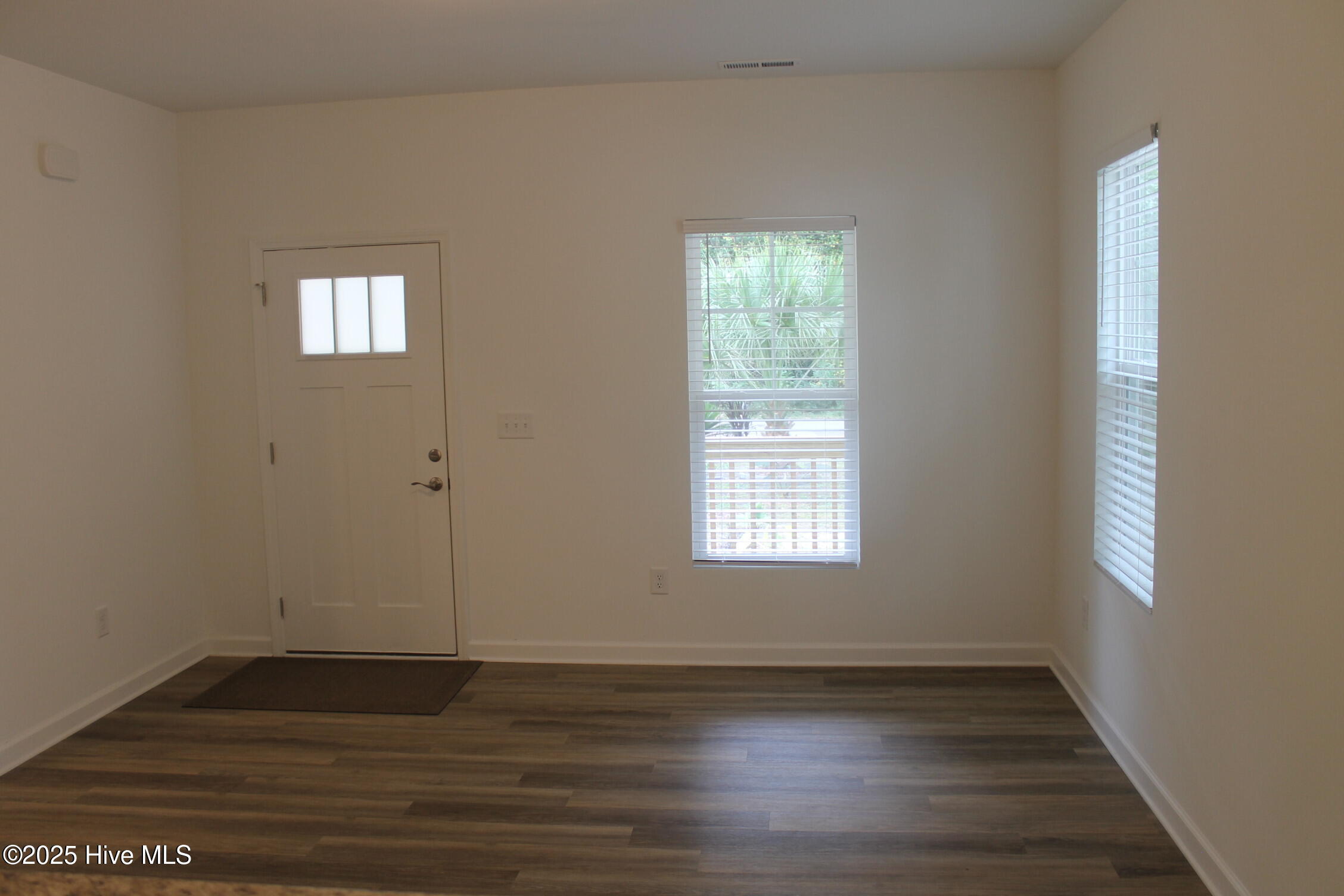 301 E Goodman Street Property Photo 14