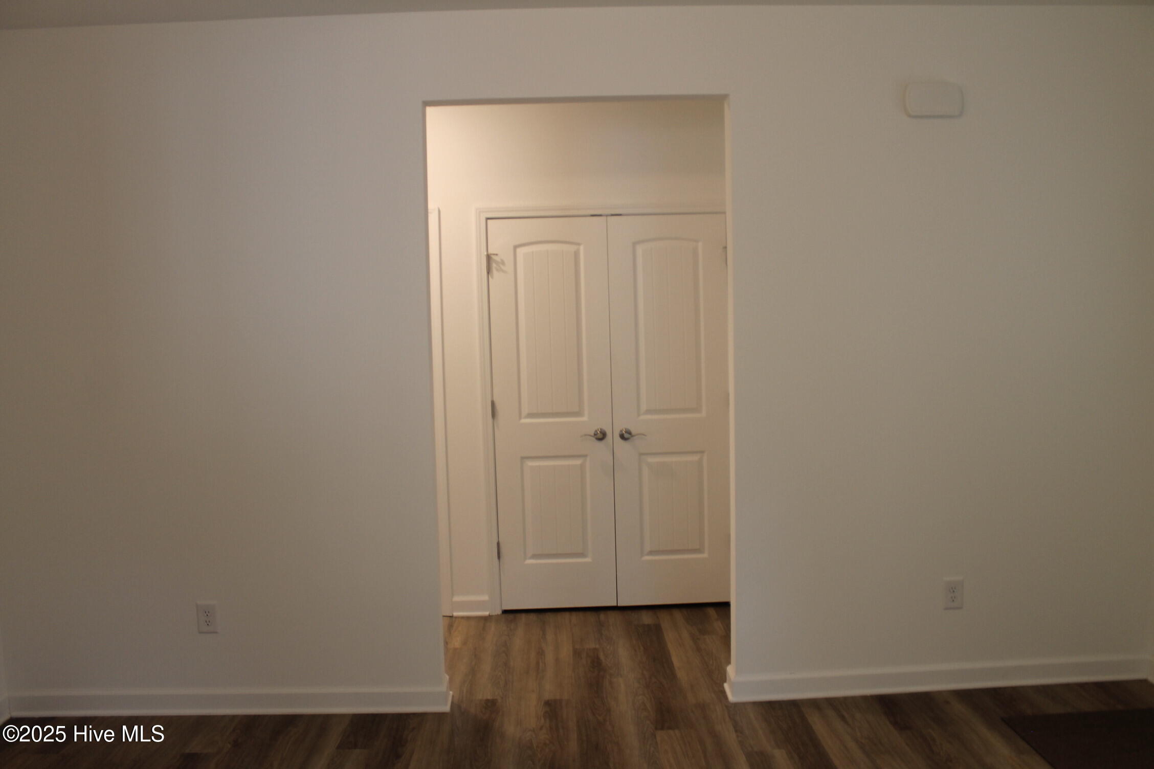 301 E Goodman Street Property Photo 16