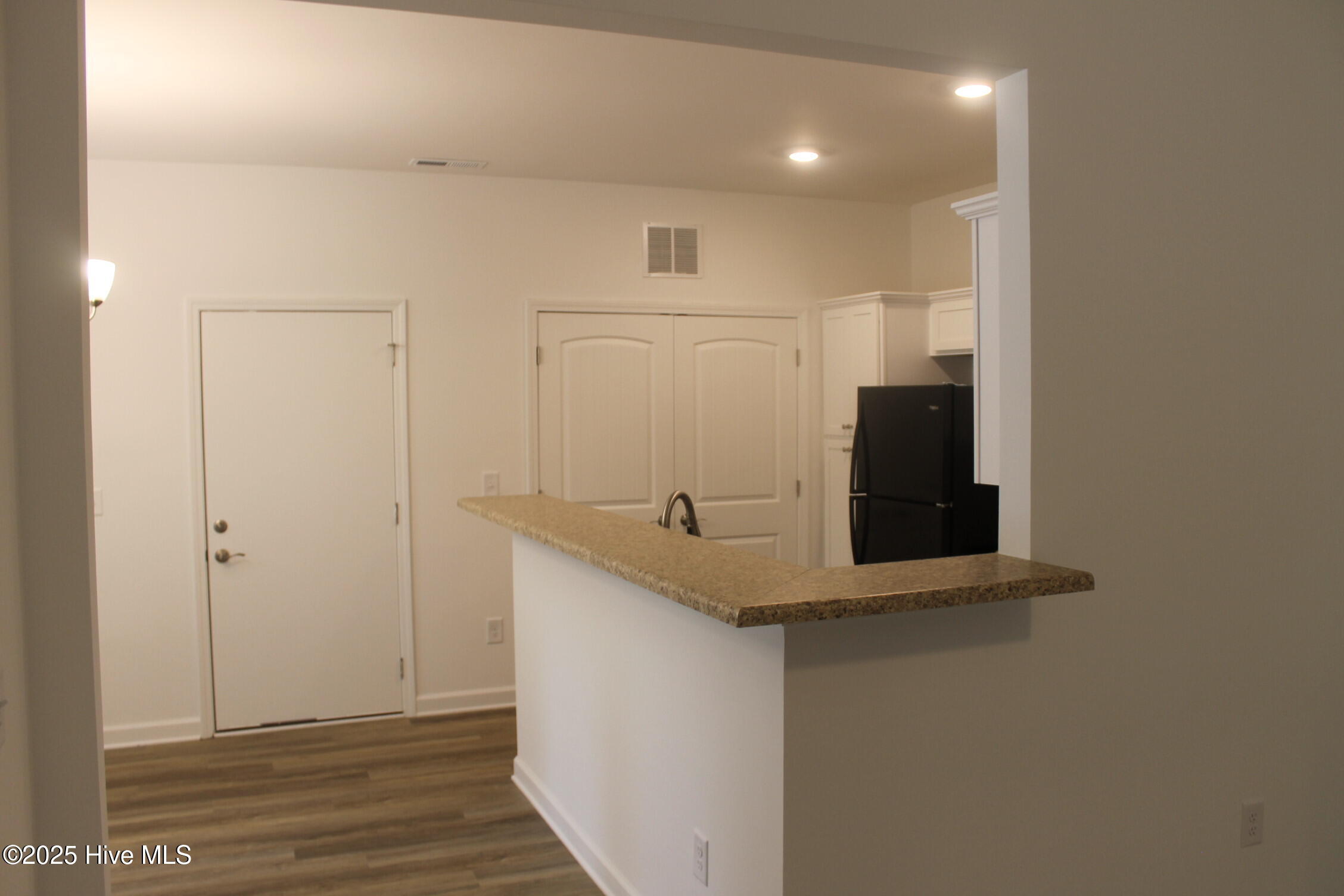 301 E Goodman Street Property Photo 18