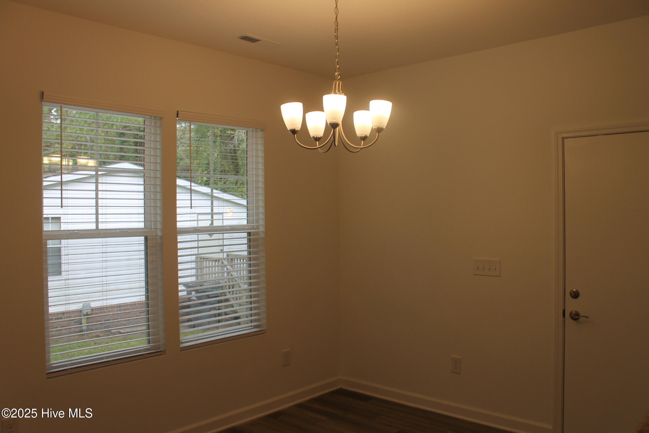 301 E Goodman Street Property Photo 19