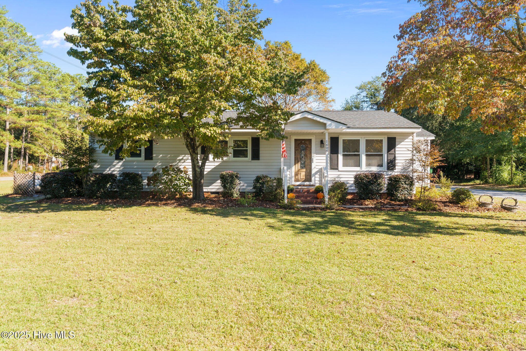 1608 Crest Drive Property Photo 1