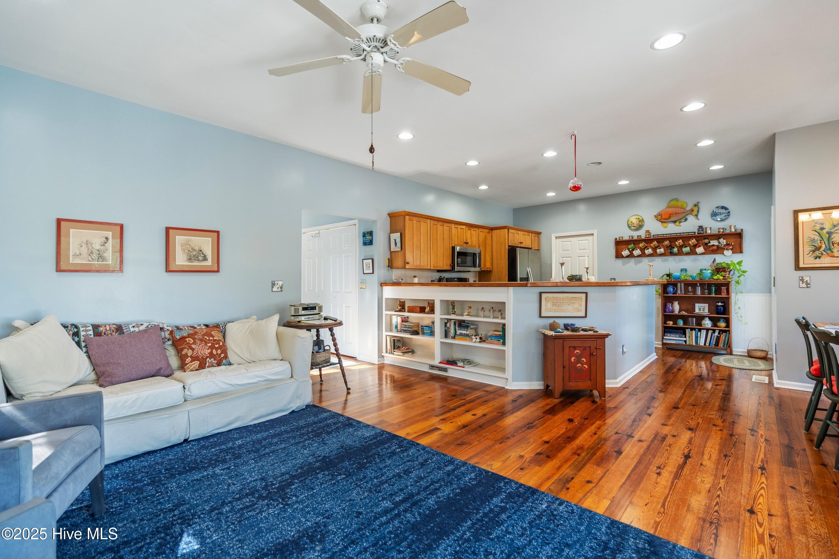 642 S Fourth Avenue Property Photo 8