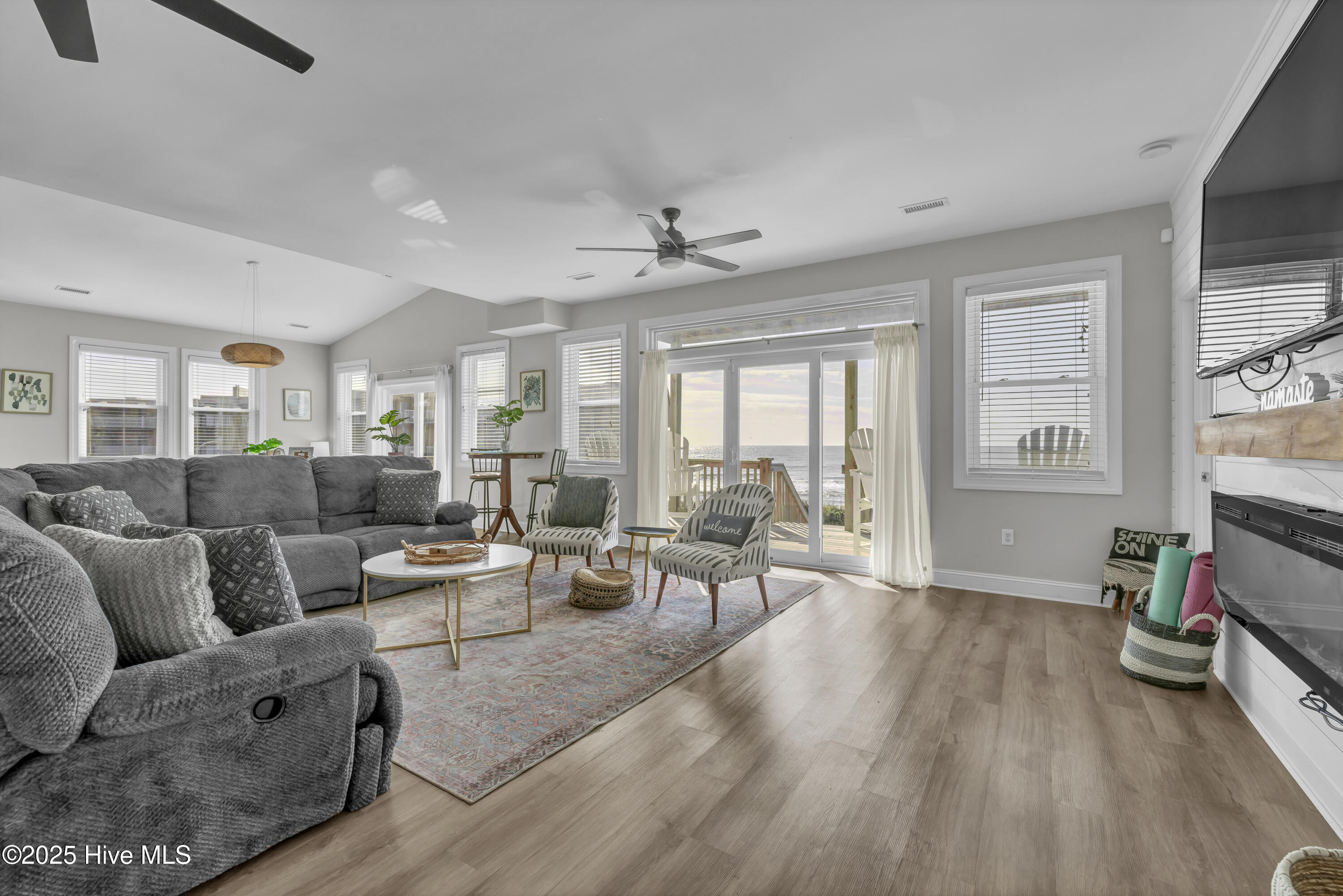 1800 New River Inlet Road Property Photo 4