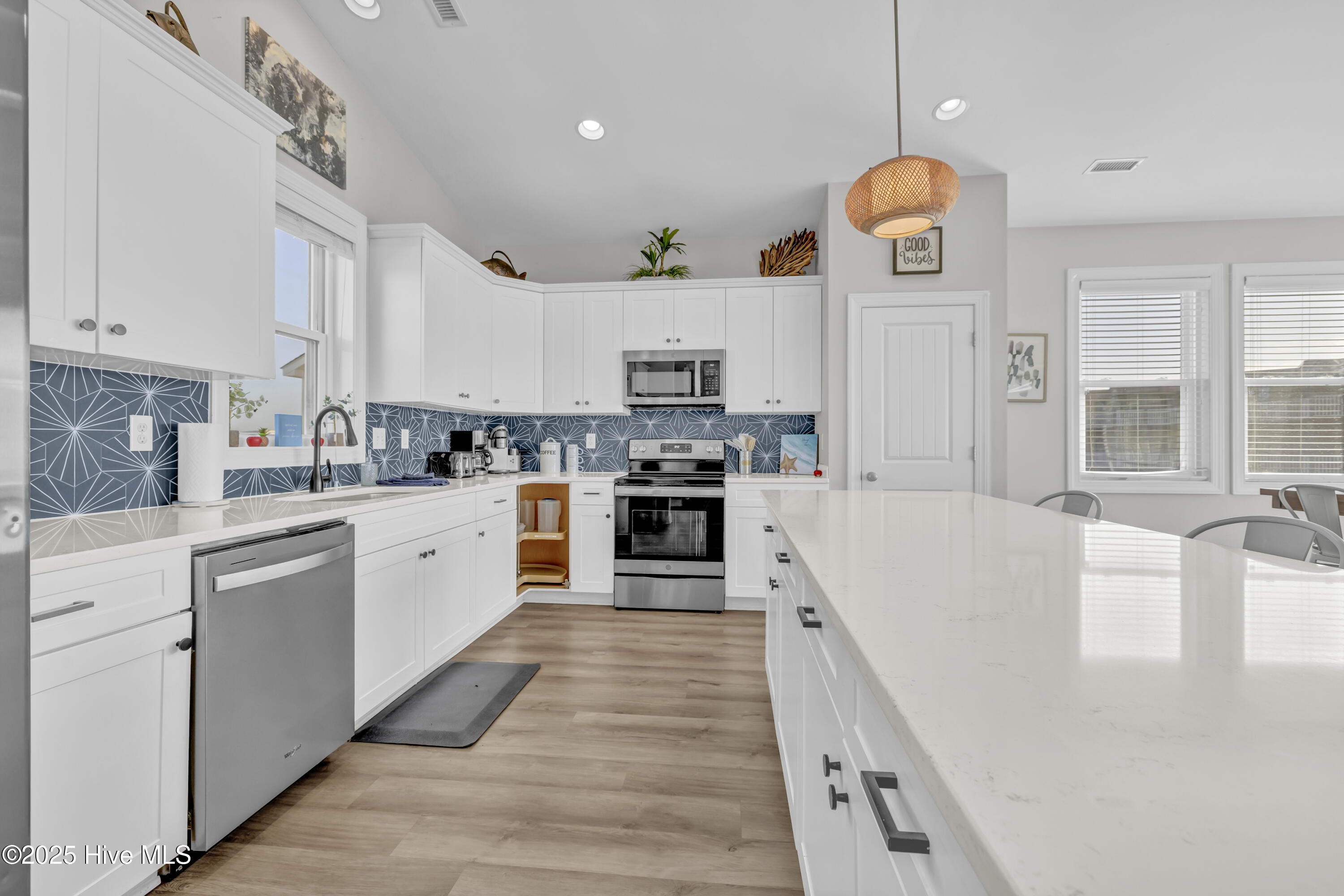 1800 New River Inlet Road Property Photo 9