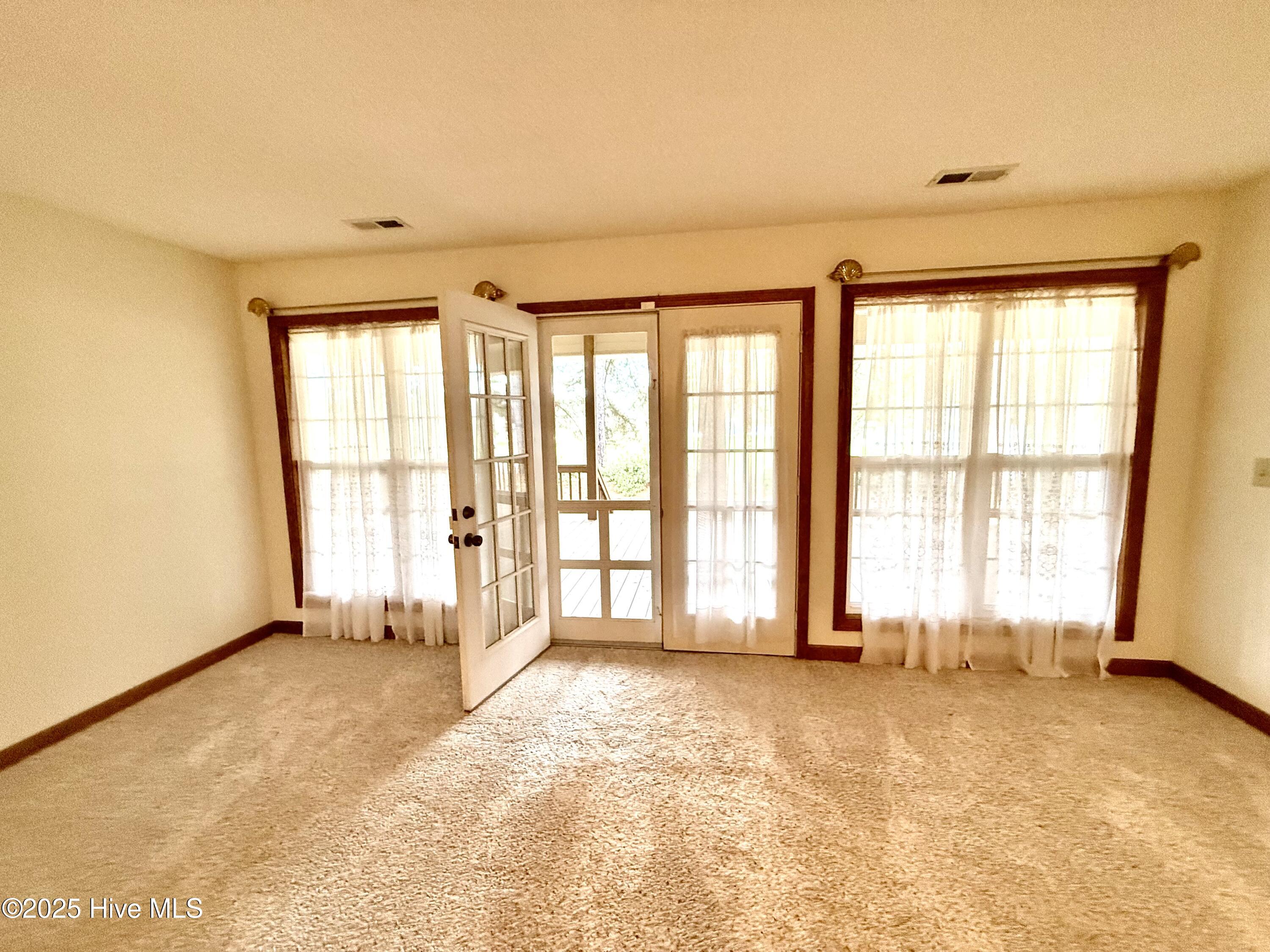 510 Robin Lane Property Photo 6