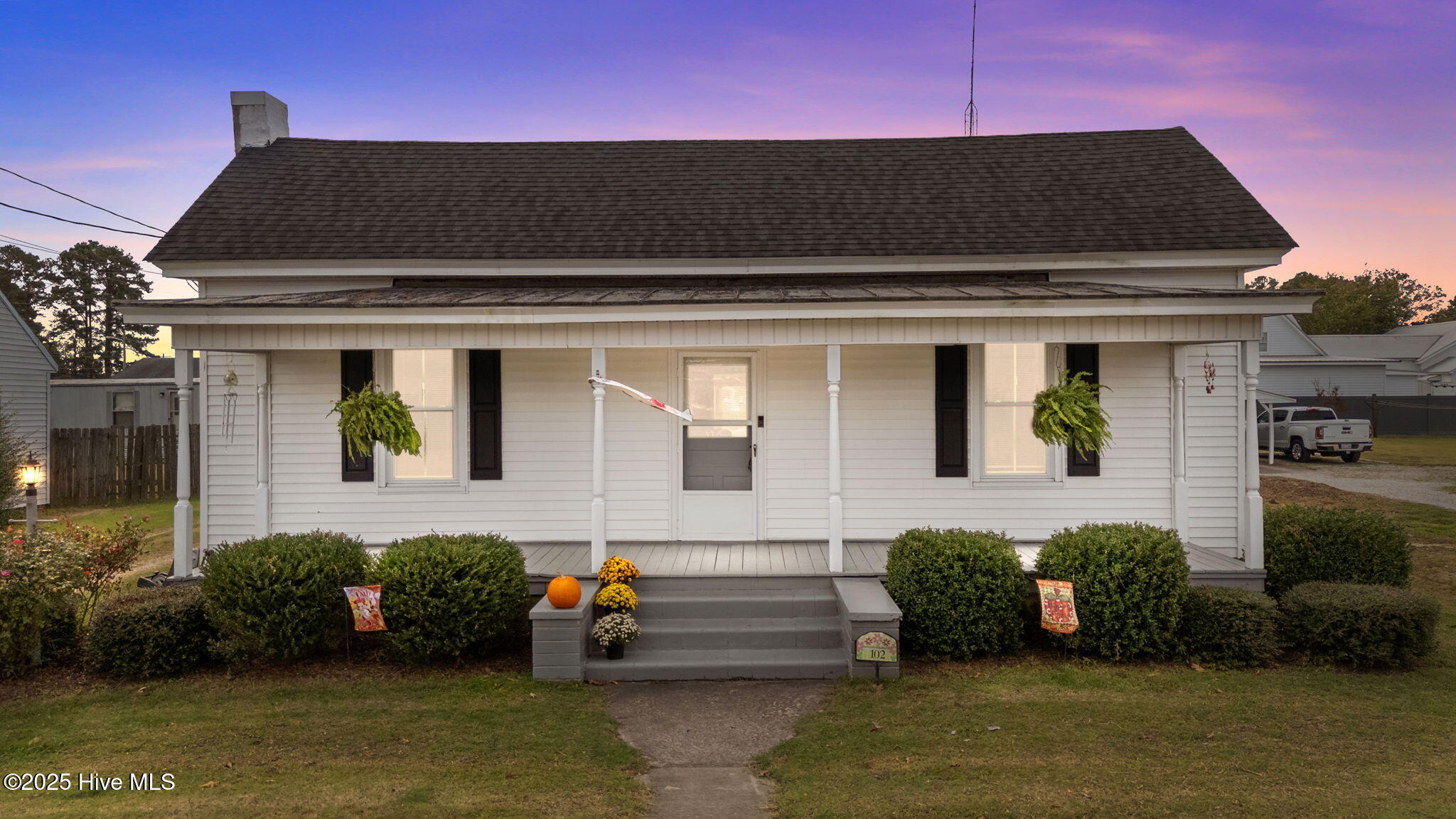 102 Tomlinson Street