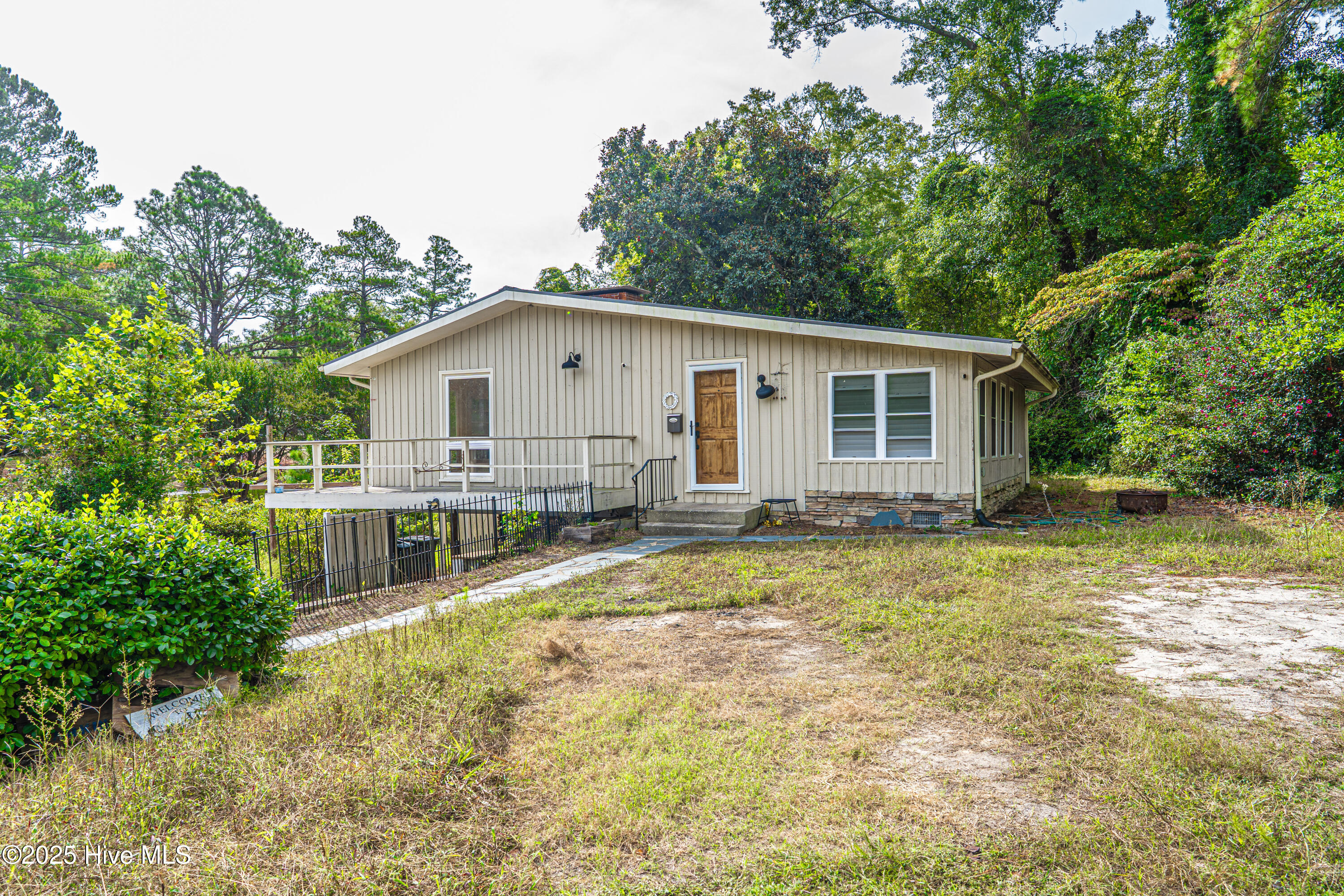 1418 Carolina Drive Property Photo 1