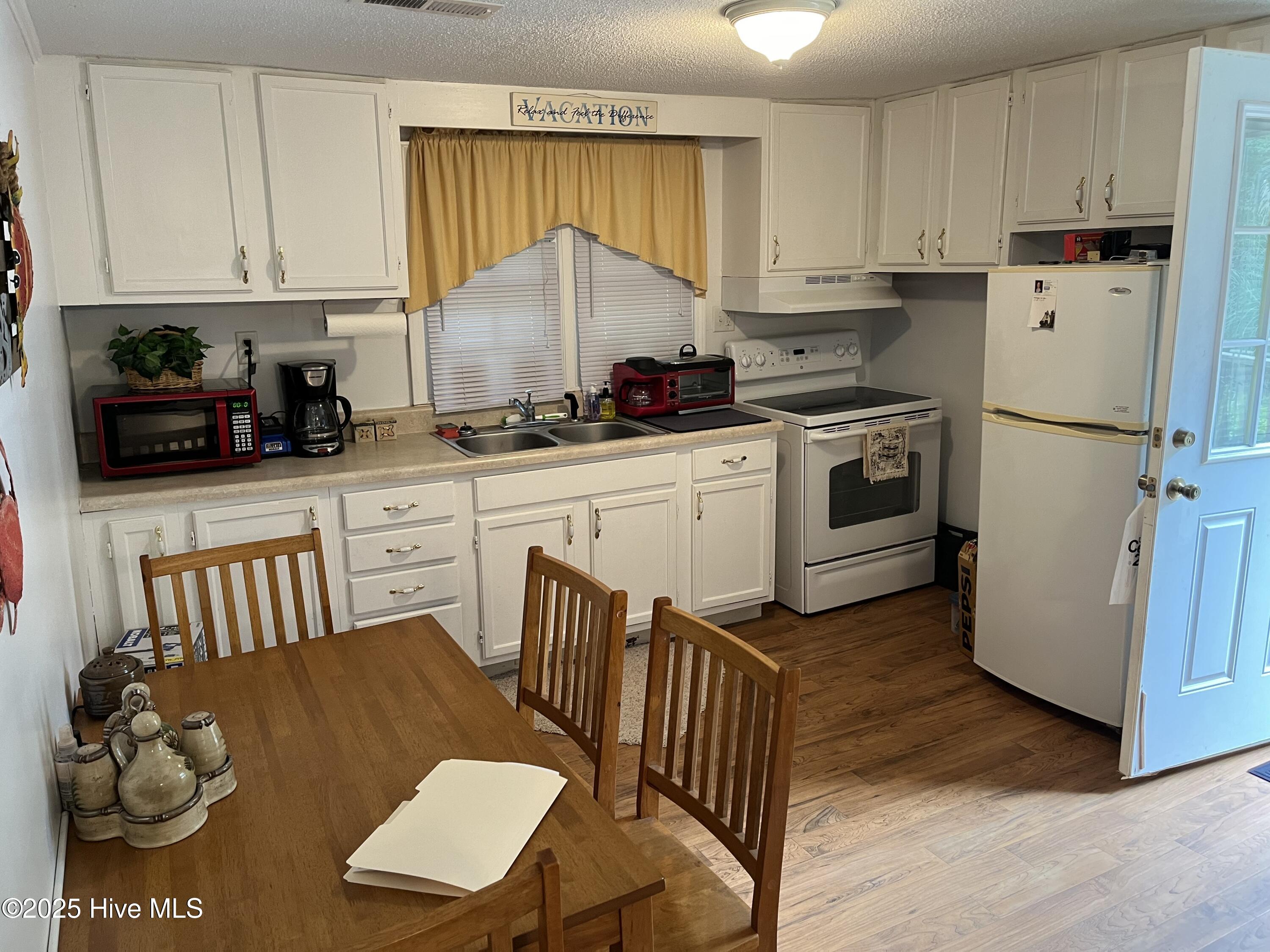 11 Cedar Lane Property Photo 4