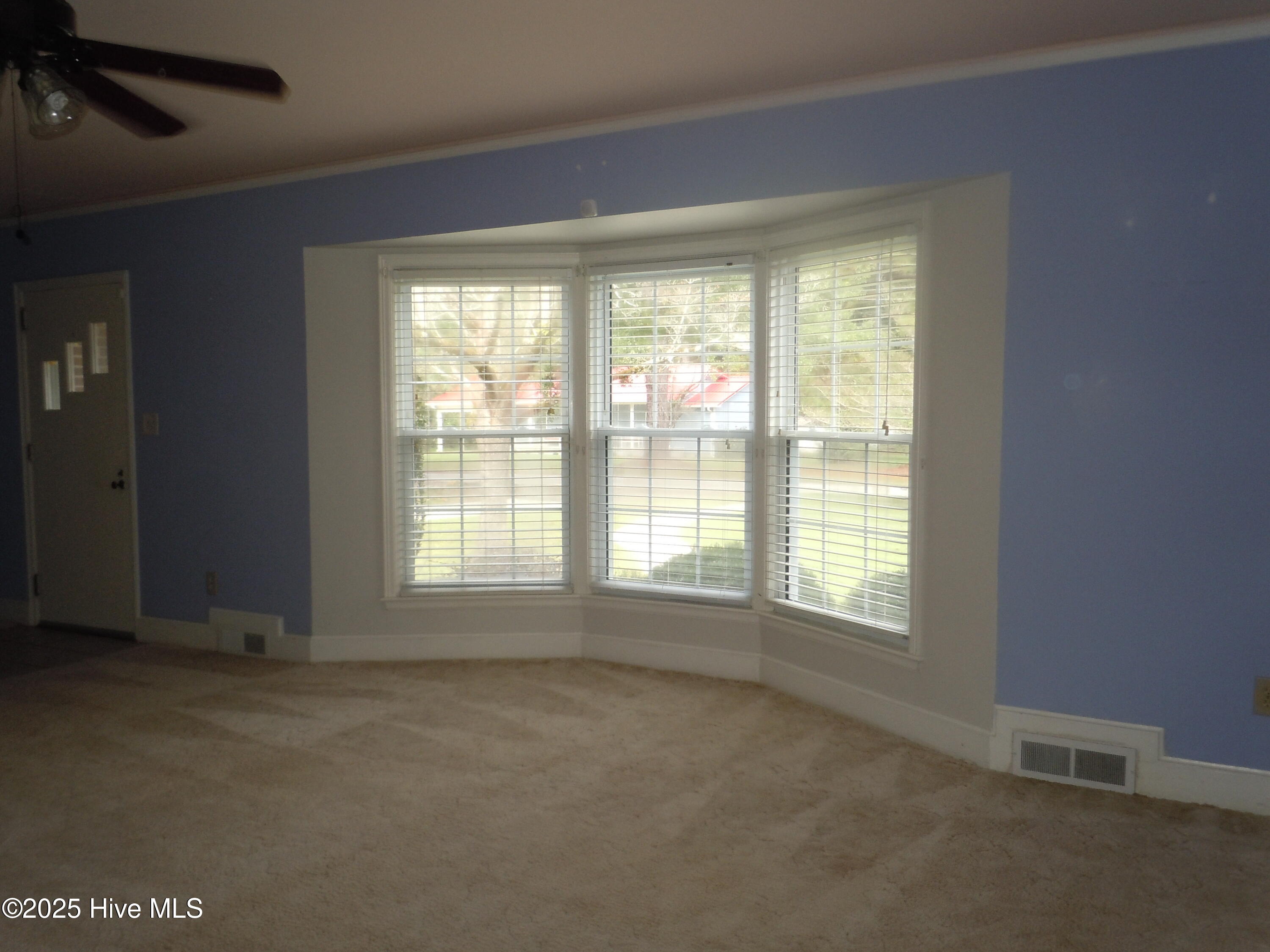 110 E Bell Street Property Photo 6