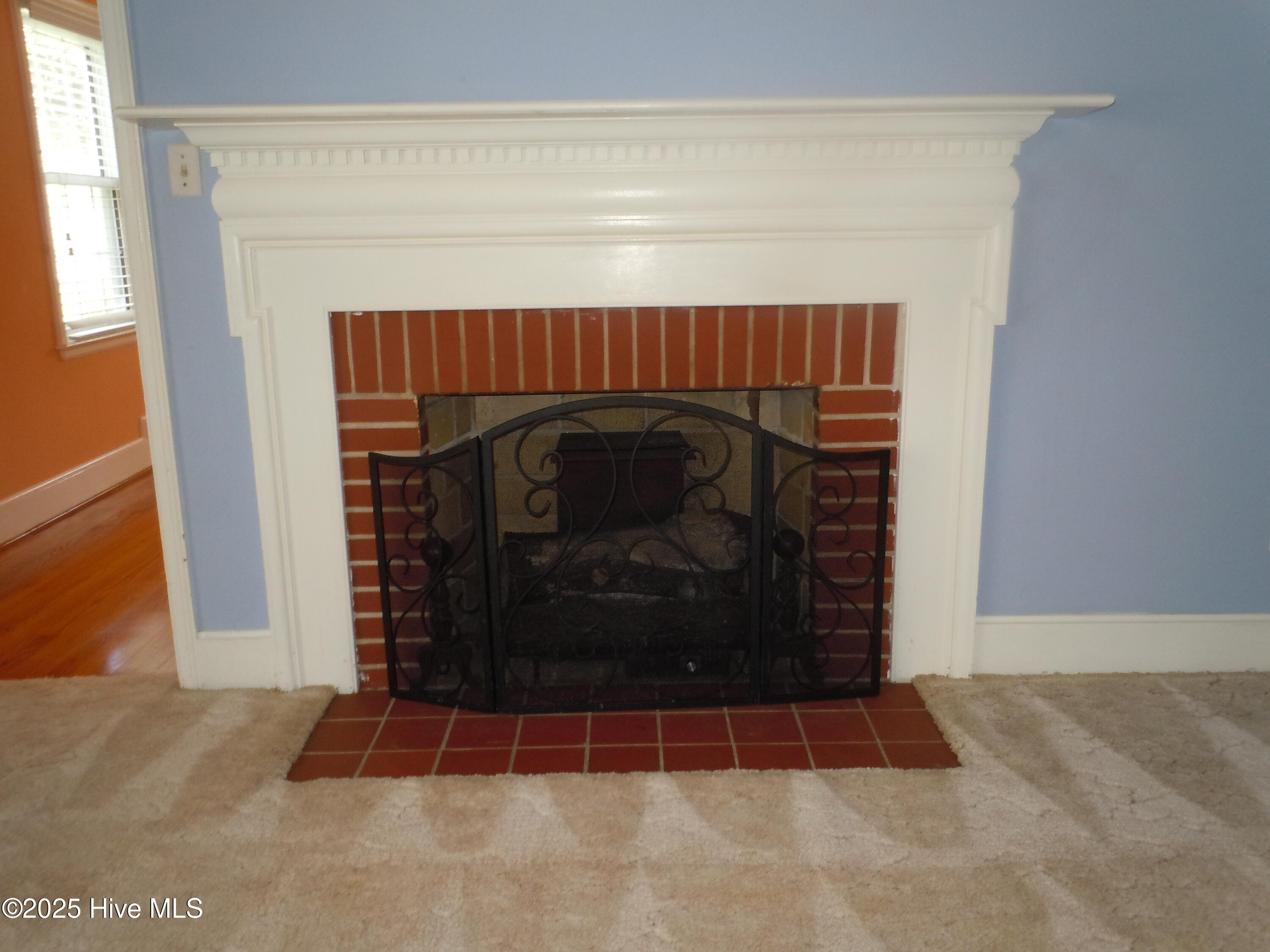 110 E Bell Street Property Photo 7