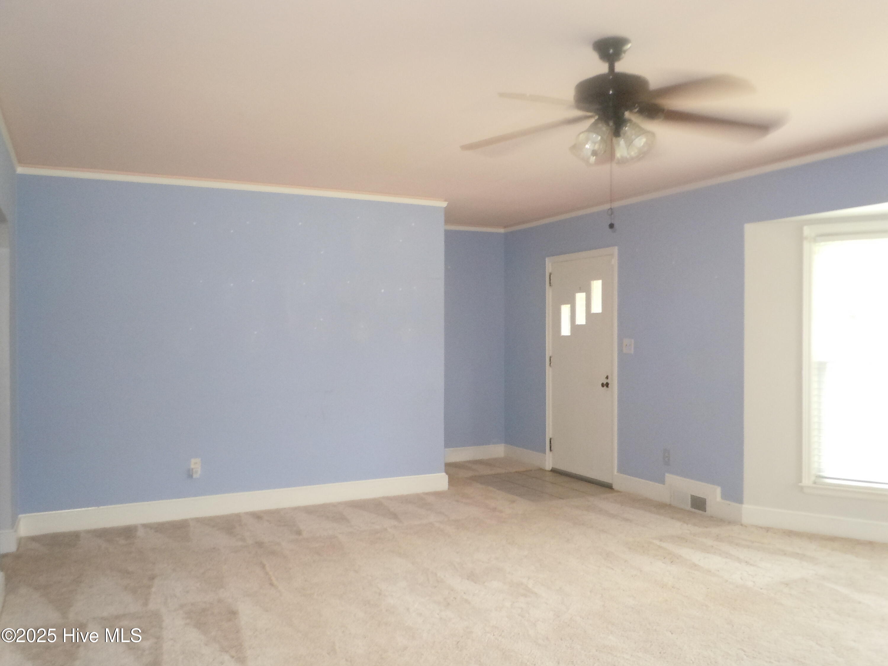 110 E Bell Street Property Photo 8