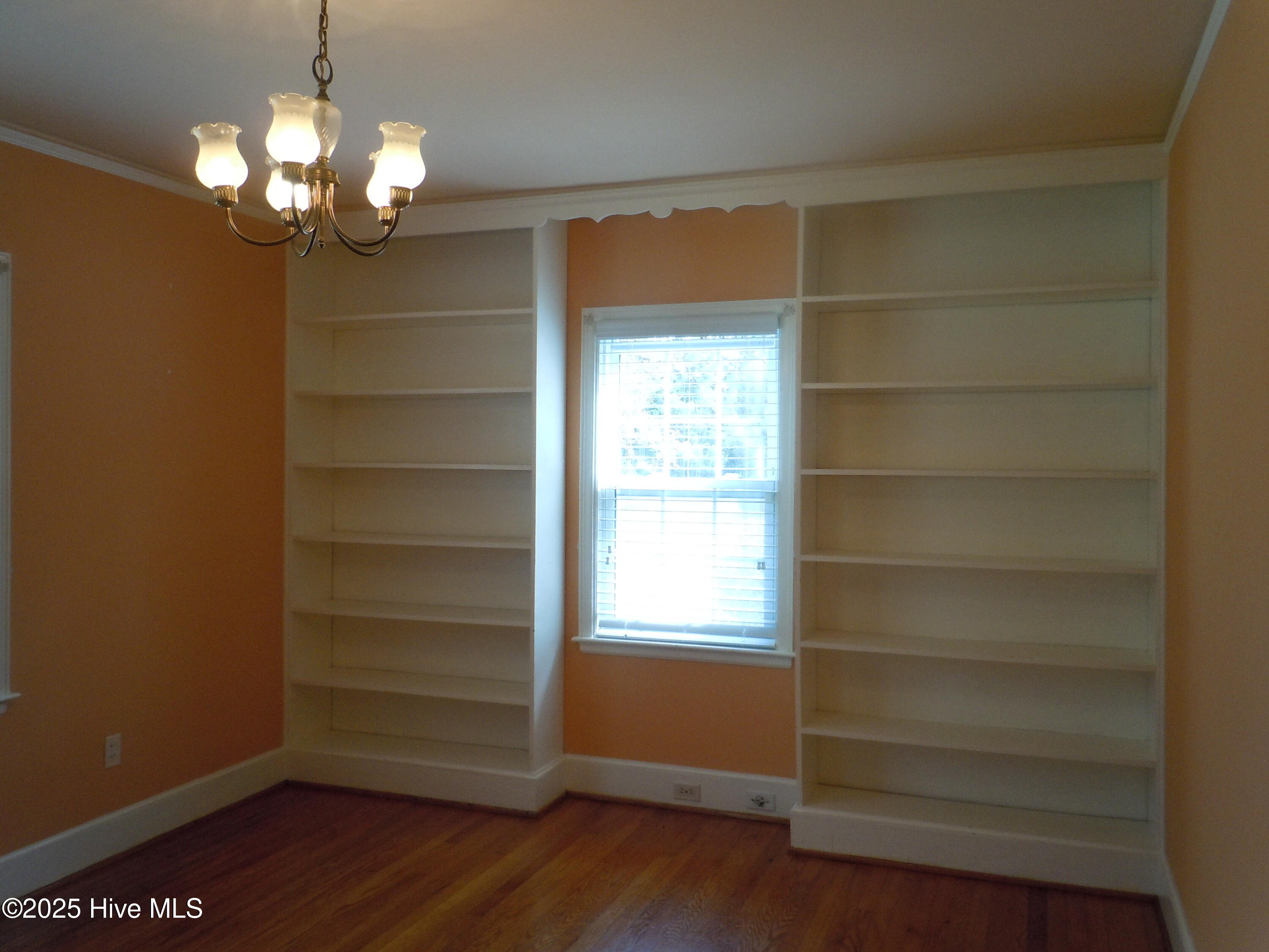 110 E Bell Street Property Photo 11