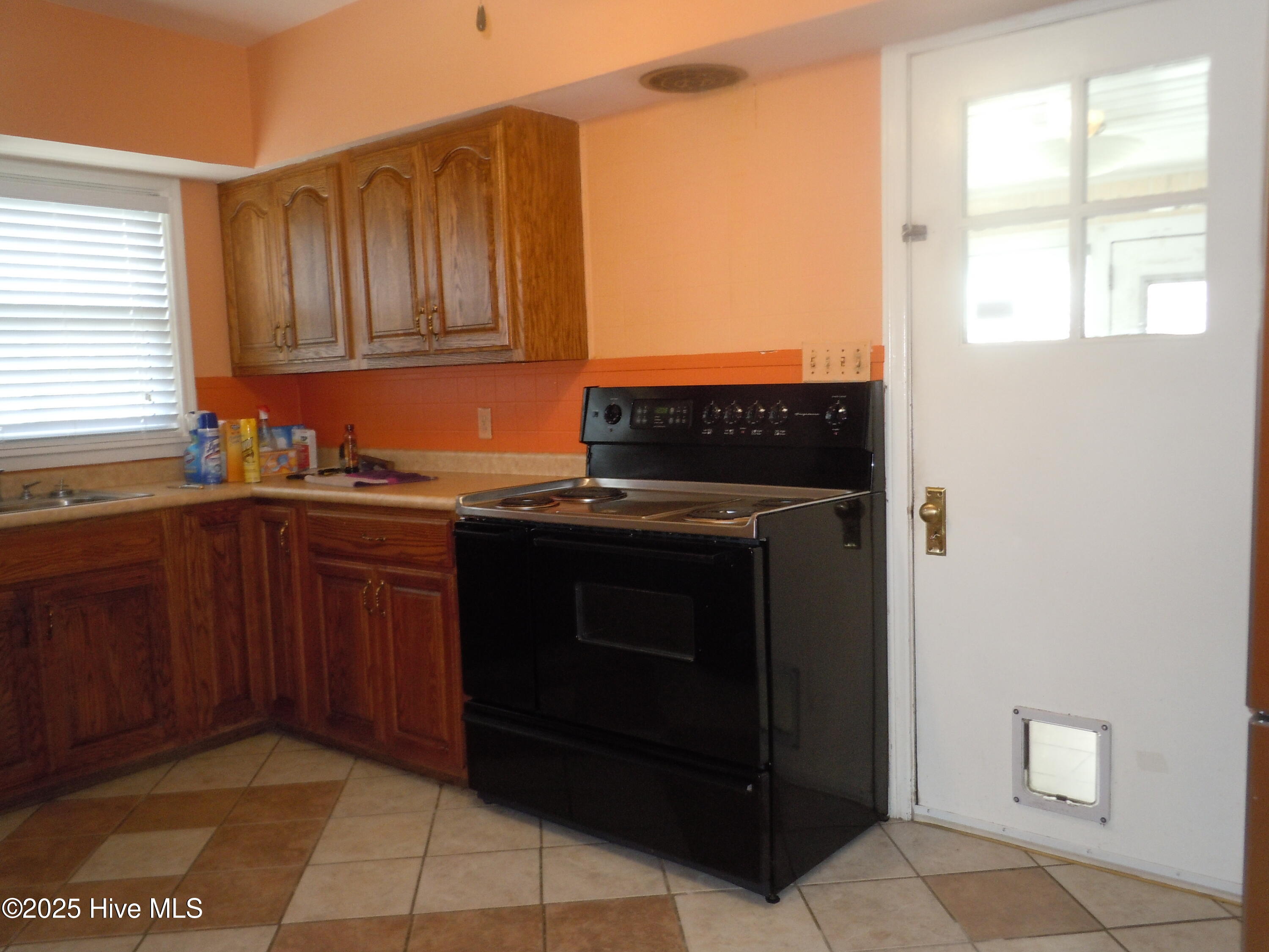 110 E Bell Street Property Photo 14