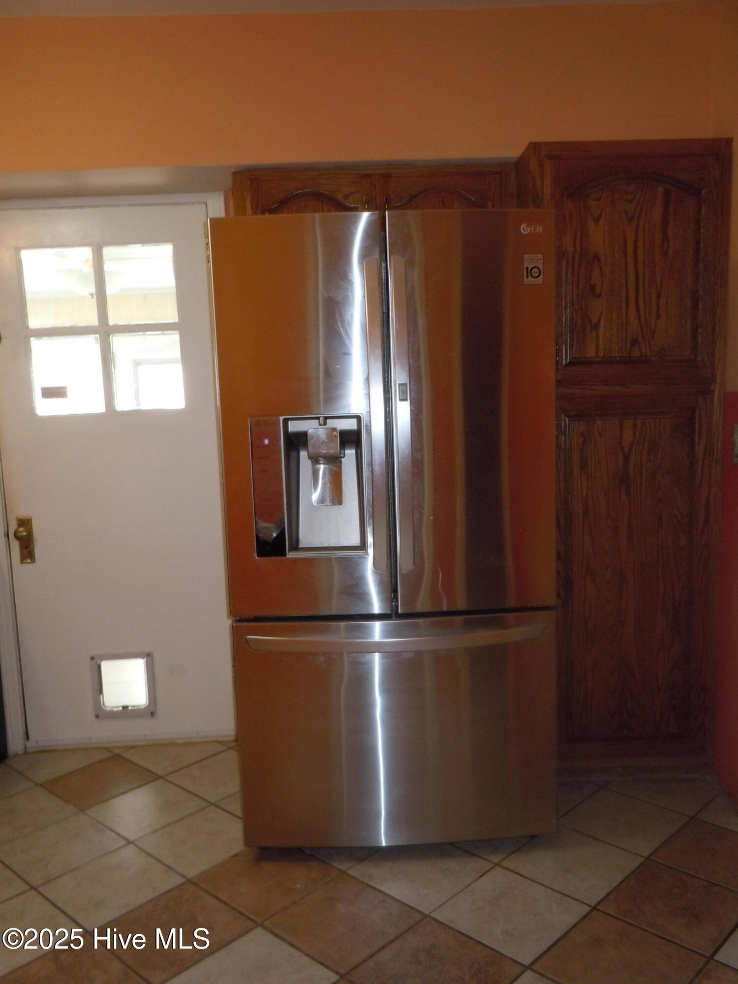 110 E Bell Street Property Photo 15