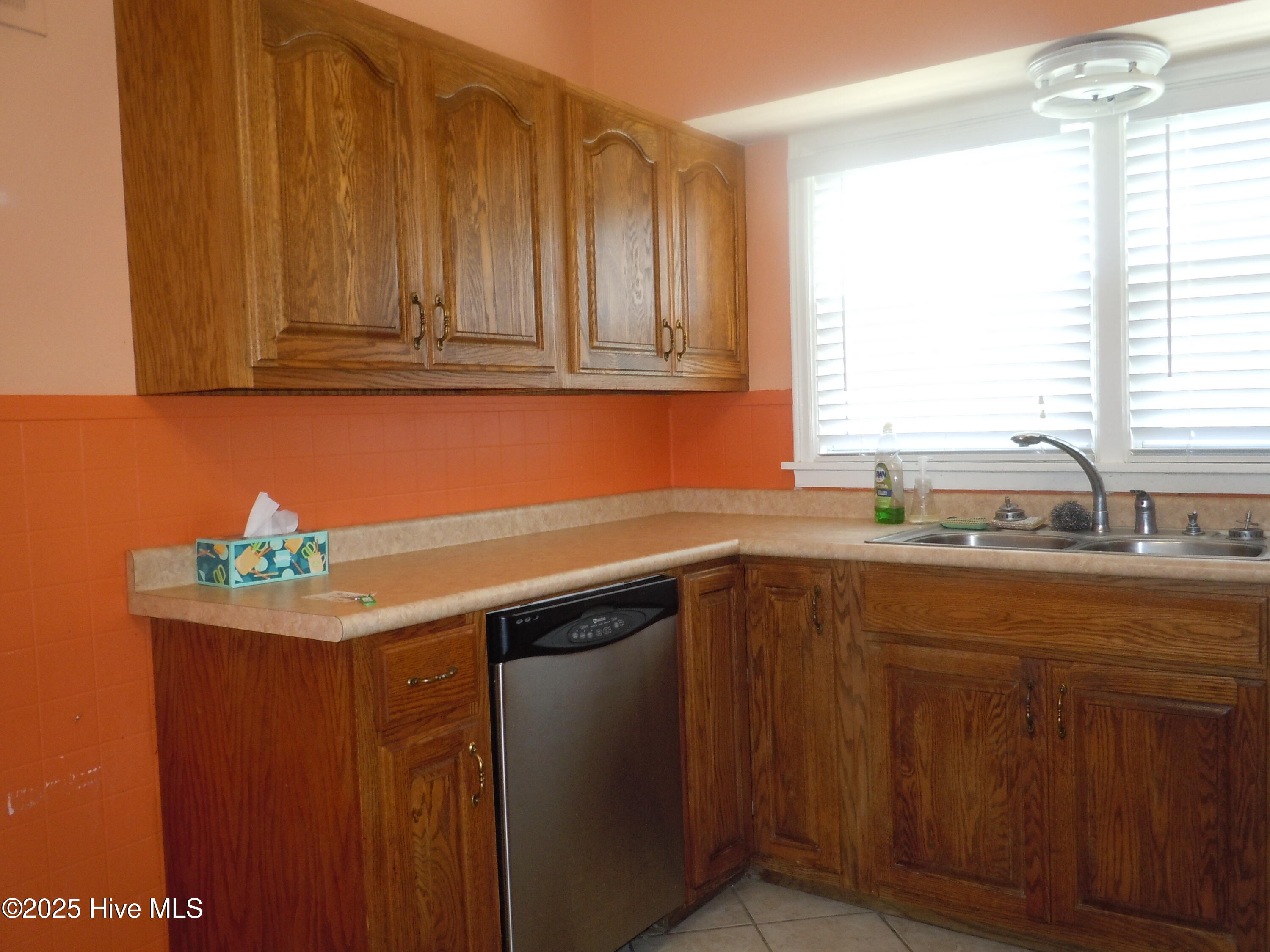 110 E Bell Street Property Photo 16