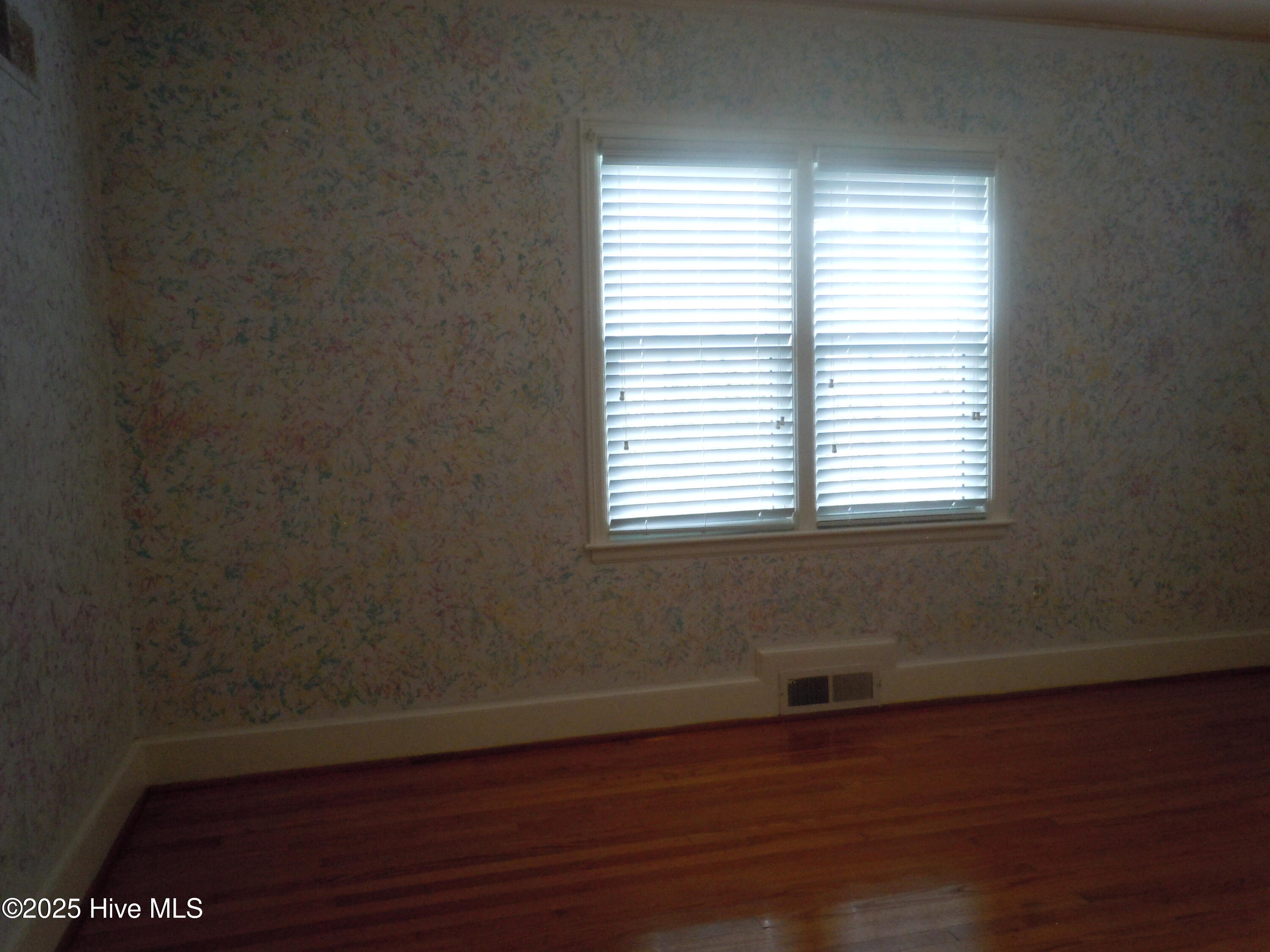 110 E Bell Street Property Photo 23