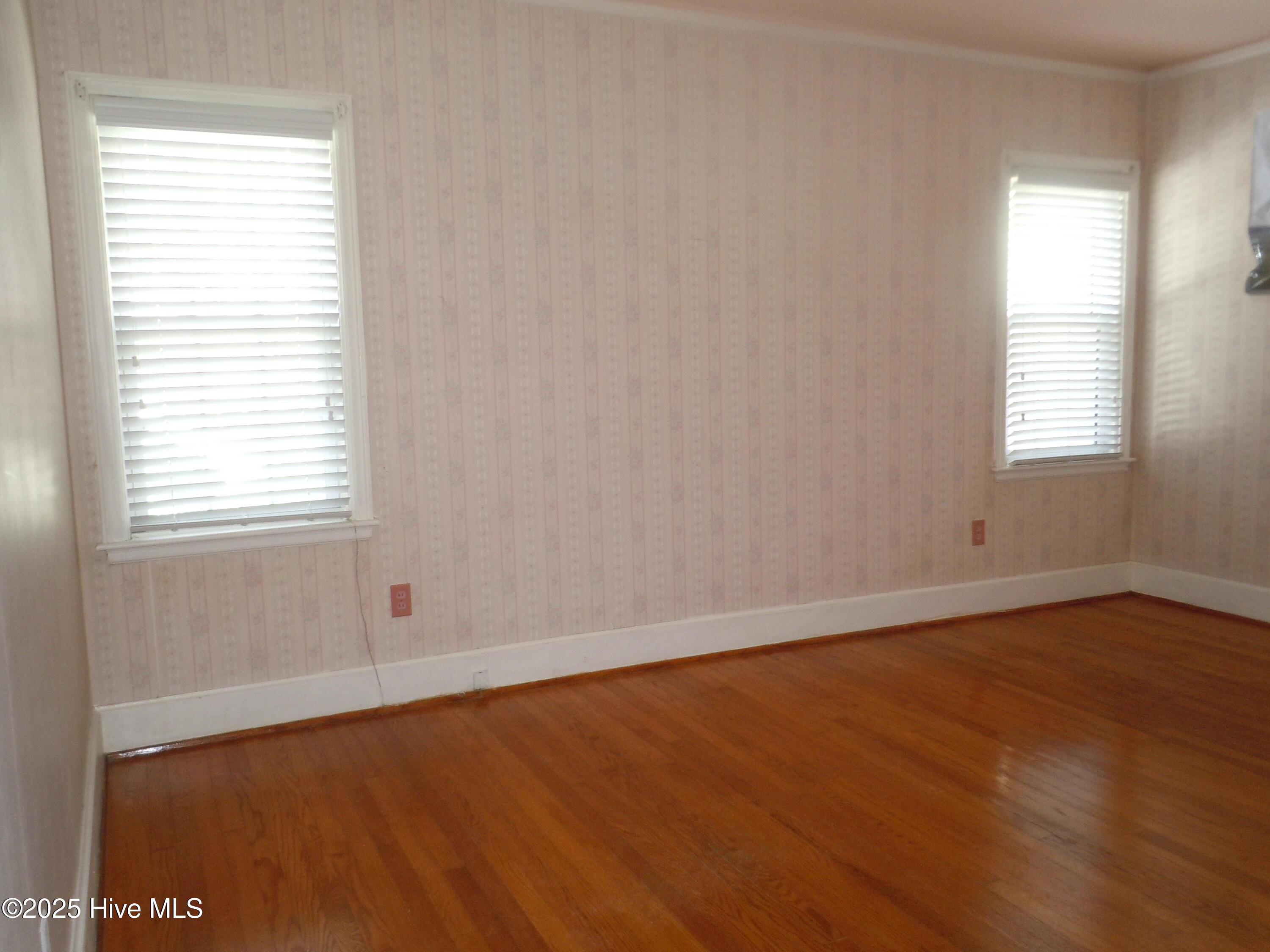 110 E Bell Street Property Photo 26