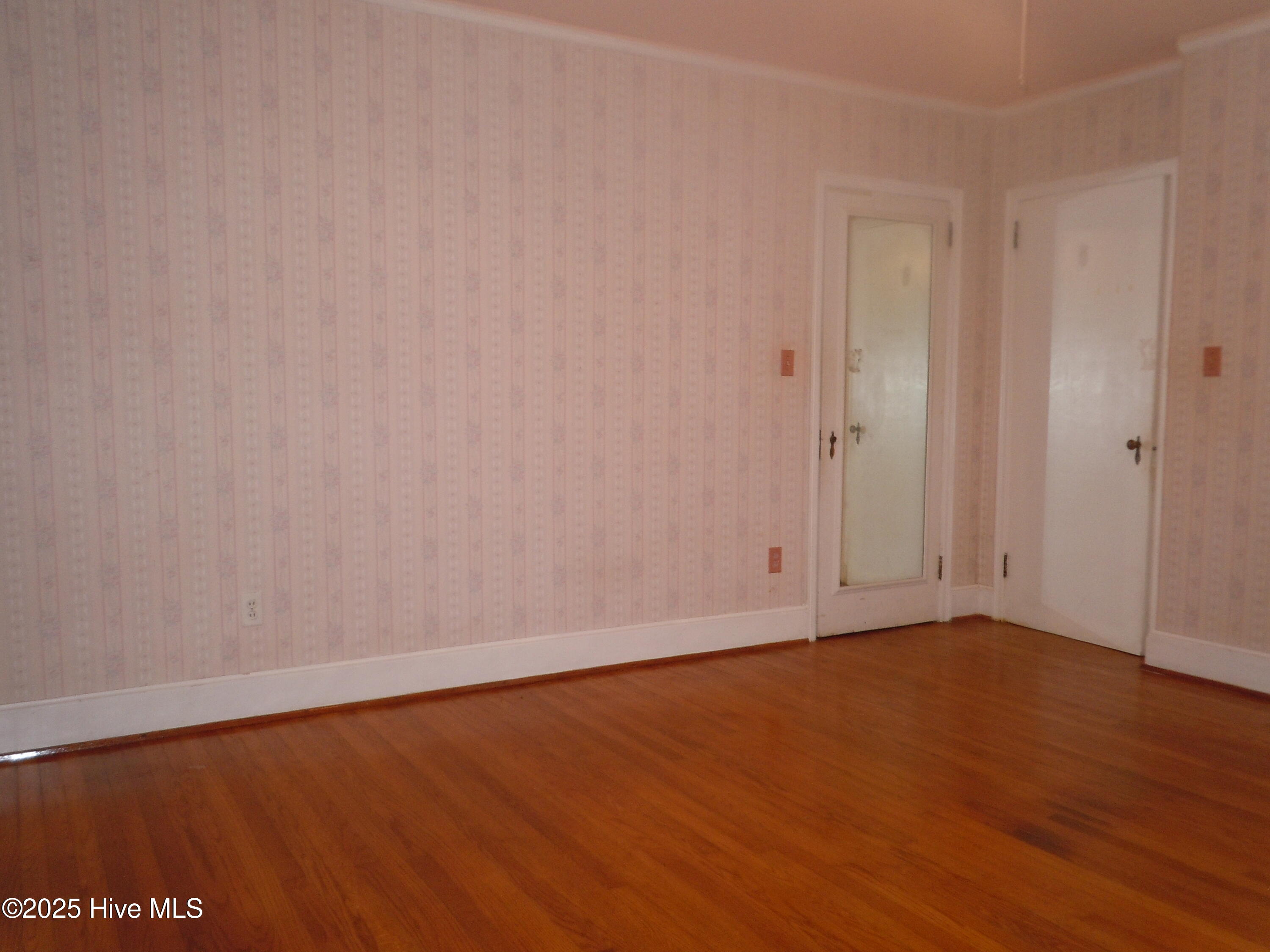 110 E Bell Street Property Photo 28