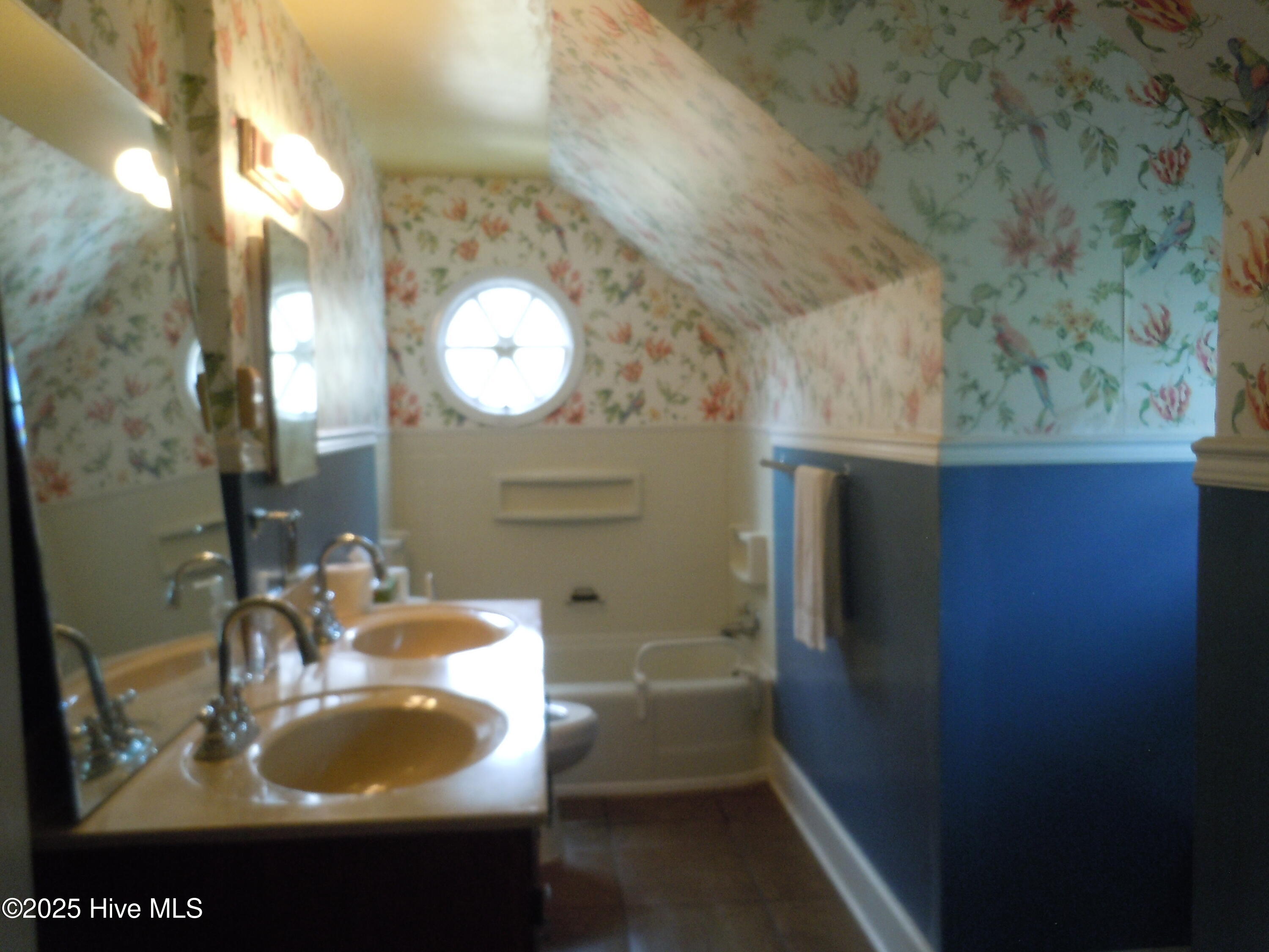 110 E Bell Street Property Photo 38