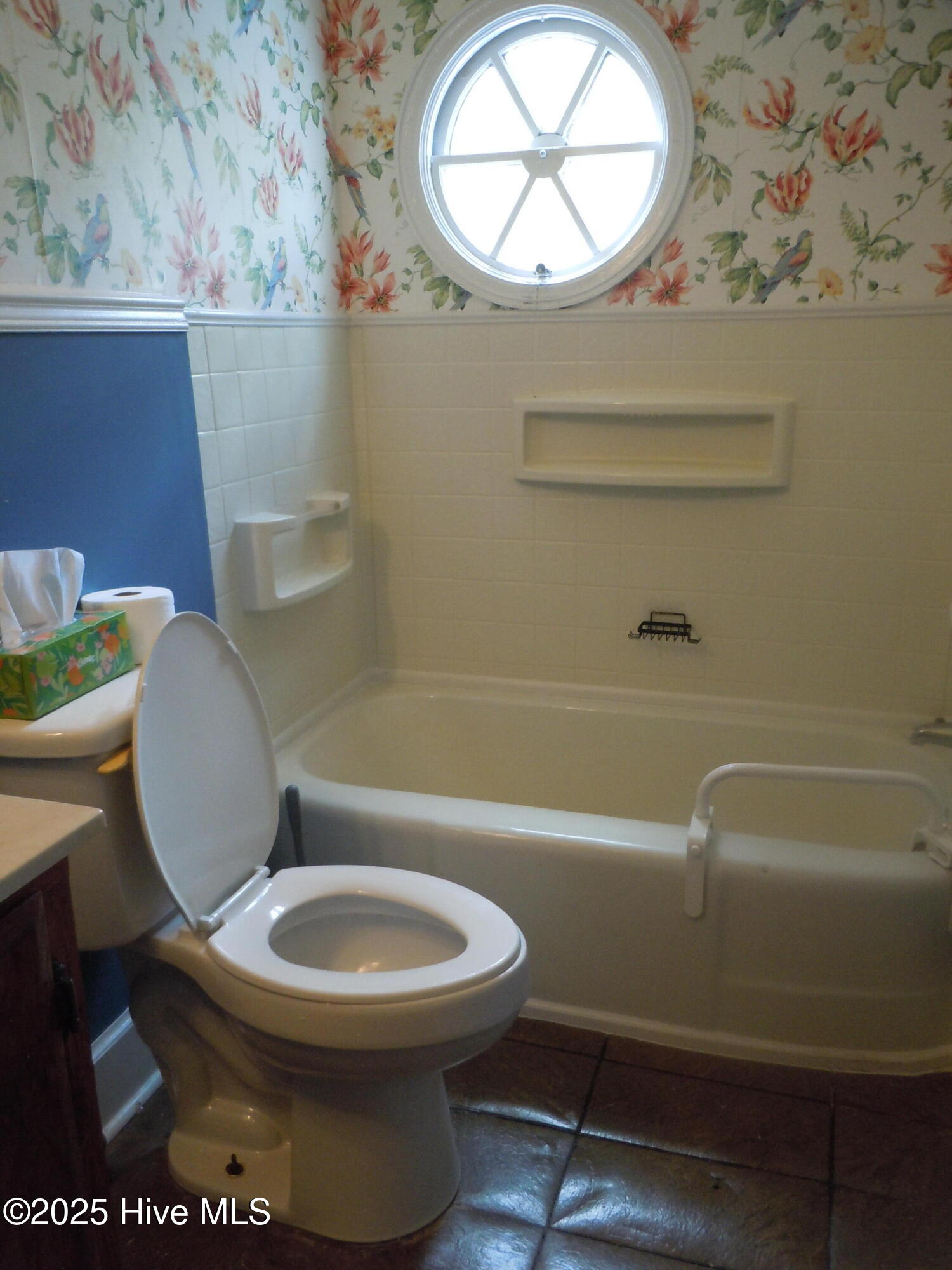 110 E Bell Street Property Photo 39