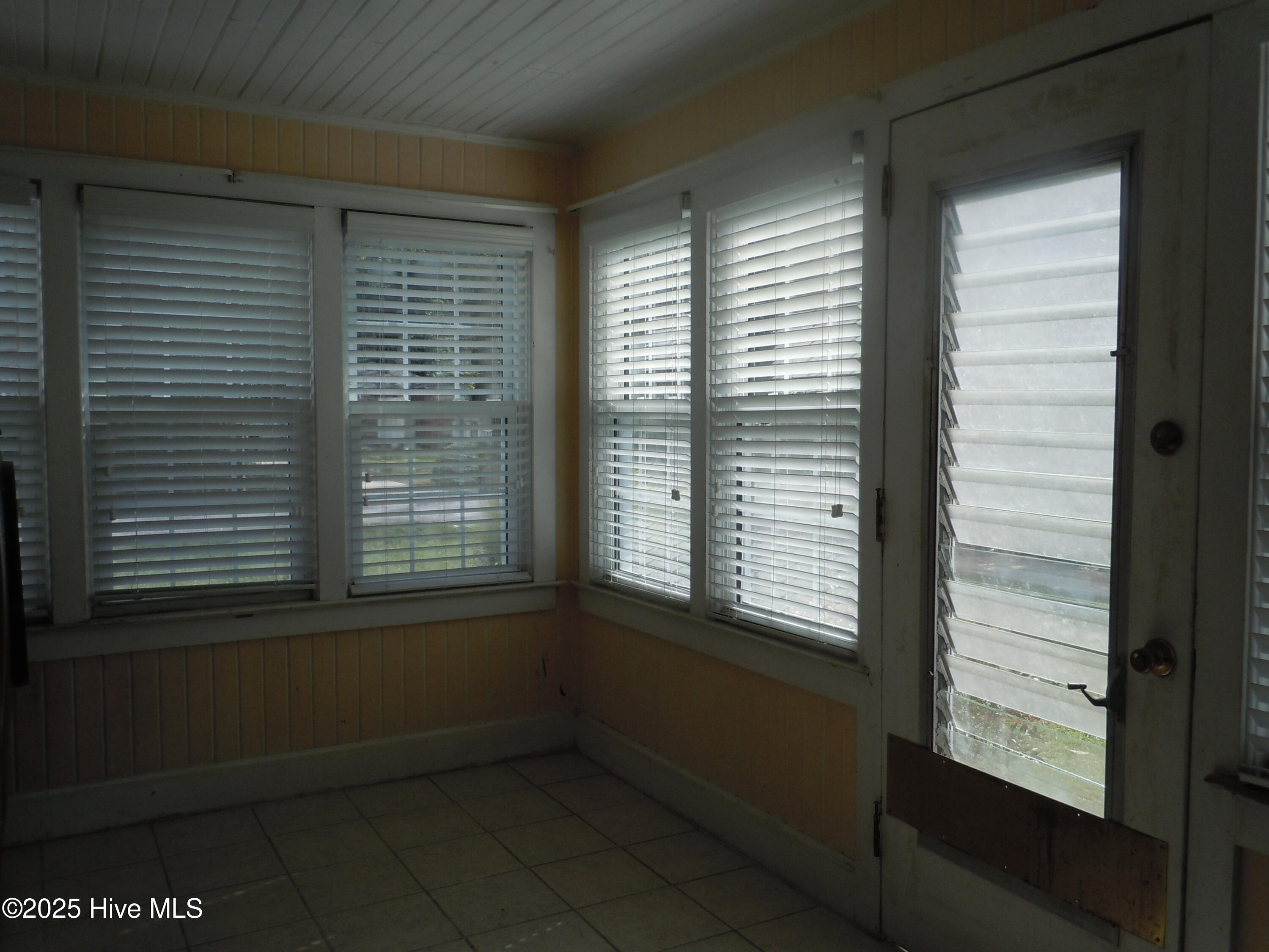 110 E Bell Street Property Photo 57
