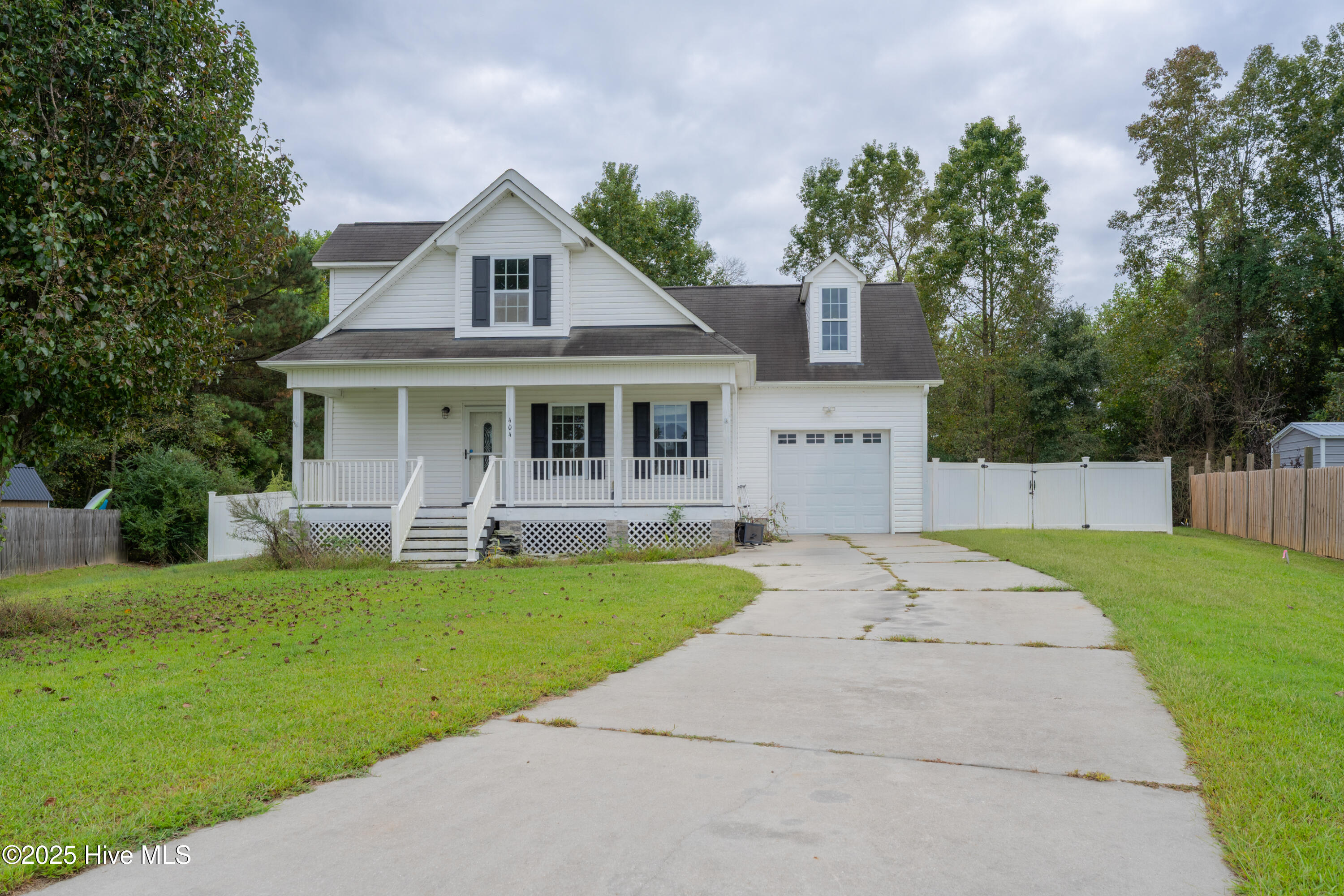 404 Silva Cove Property Photo 1