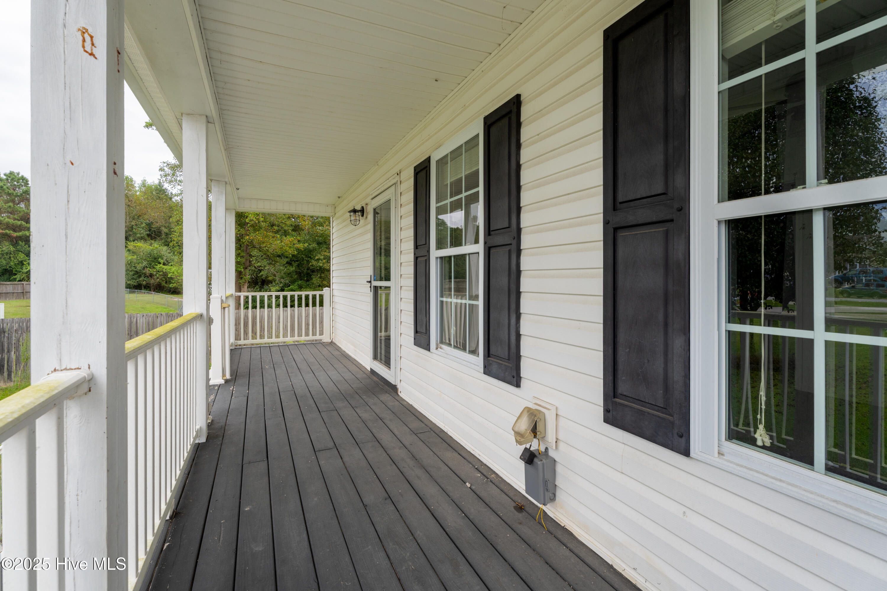 404 Silva Cove Property Photo 2