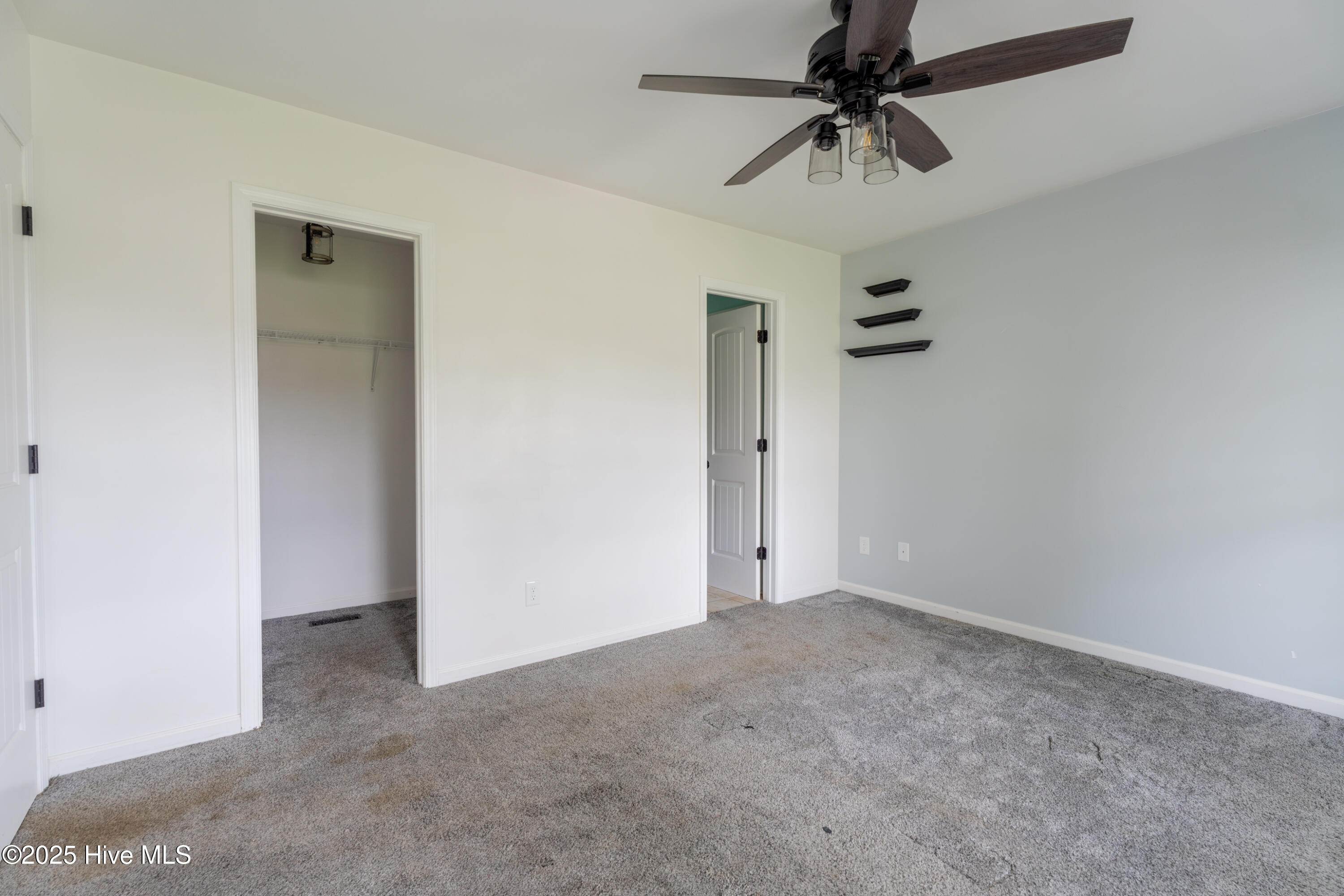 404 Silva Cove Property Photo 12