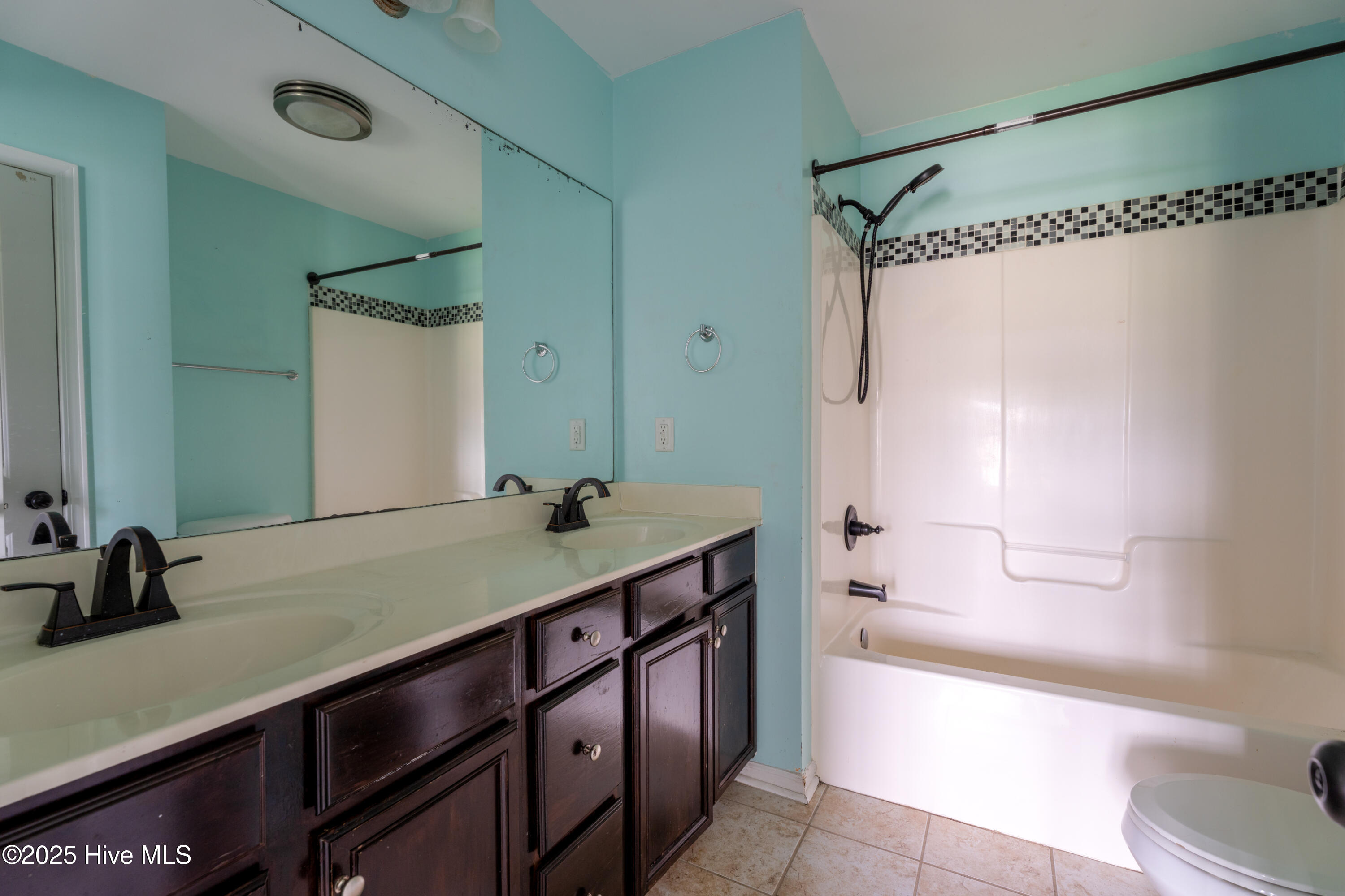 404 Silva Cove Property Photo 13