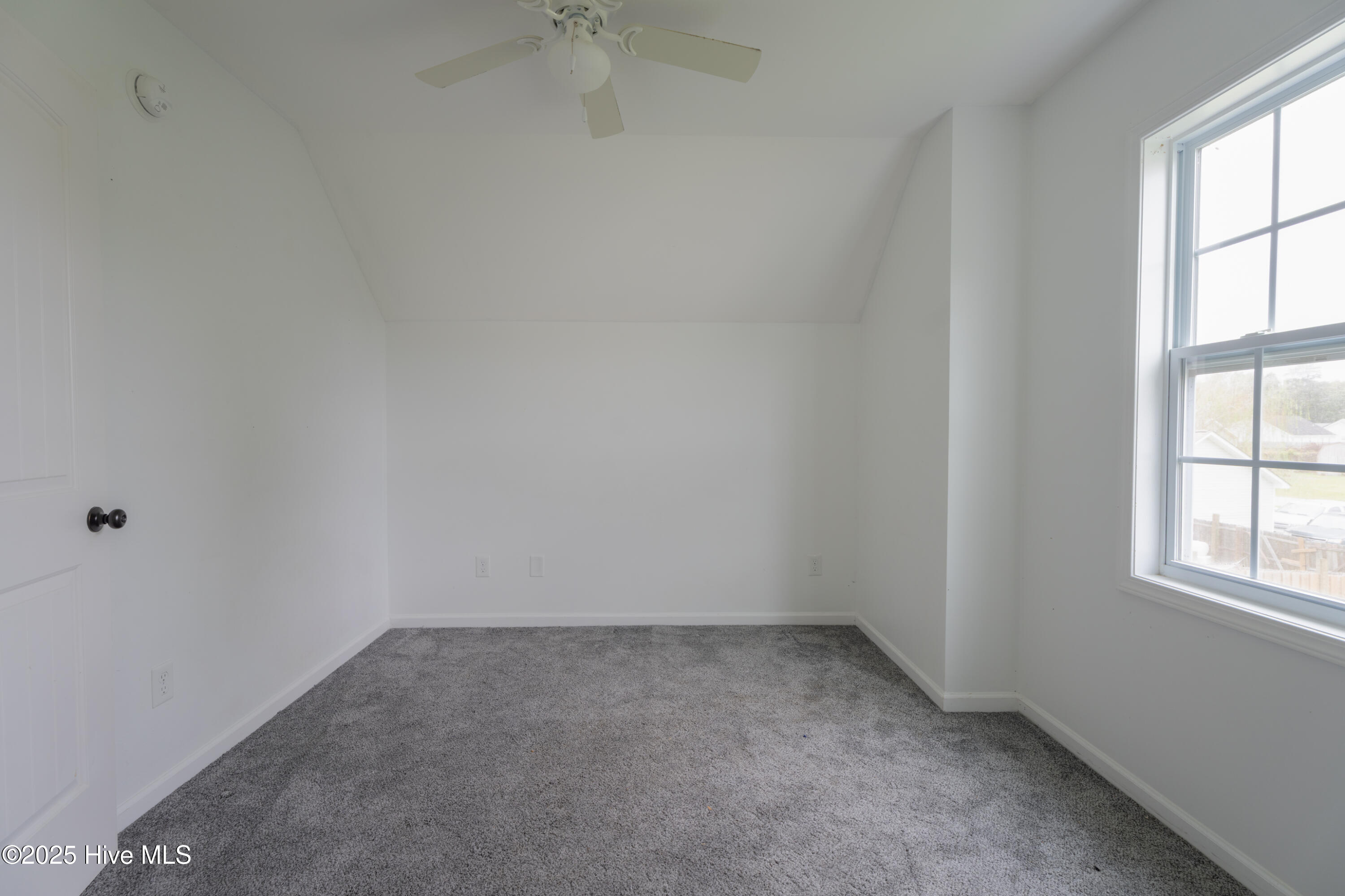 404 Silva Cove Property Photo 16