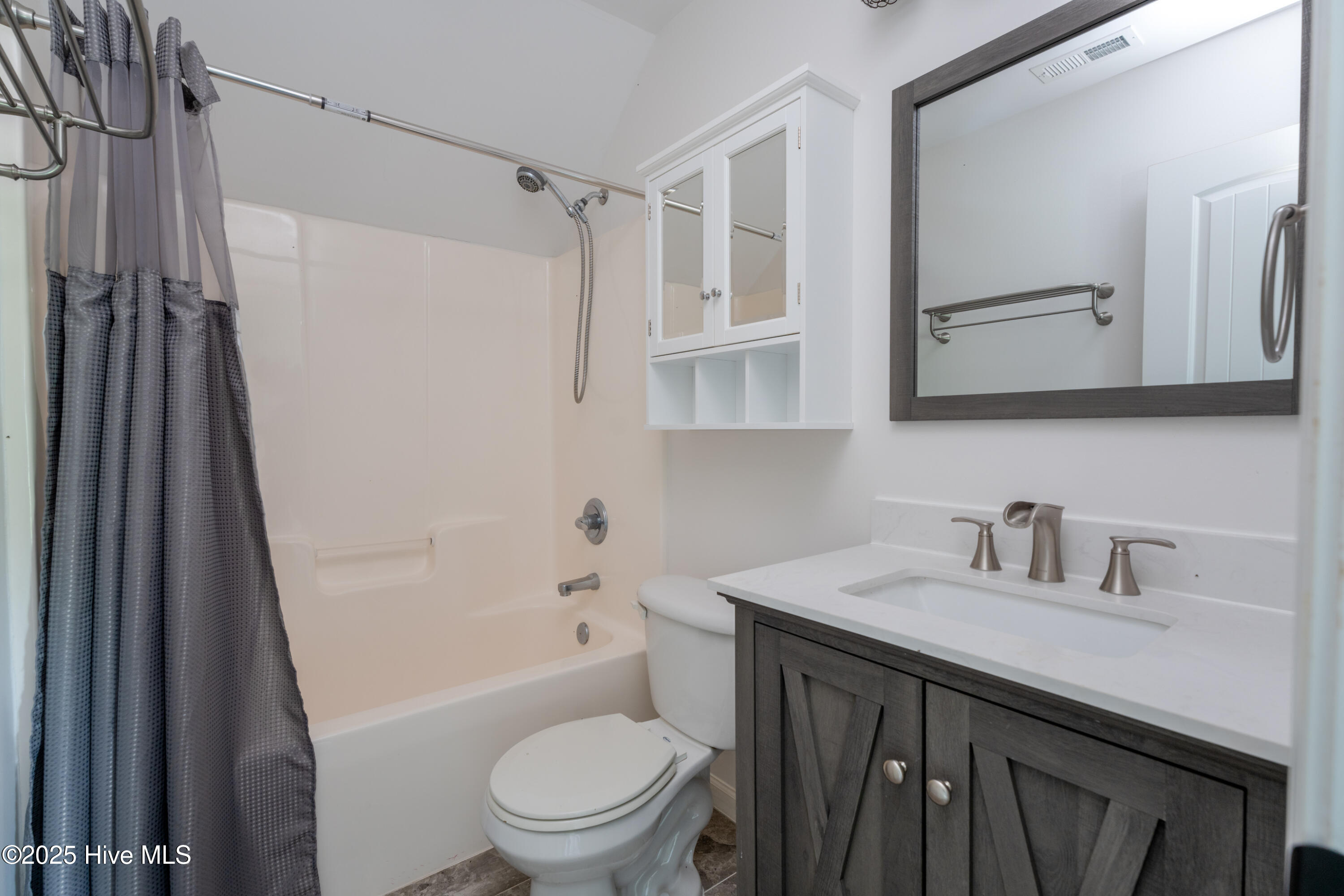 404 Silva Cove Property Photo 17