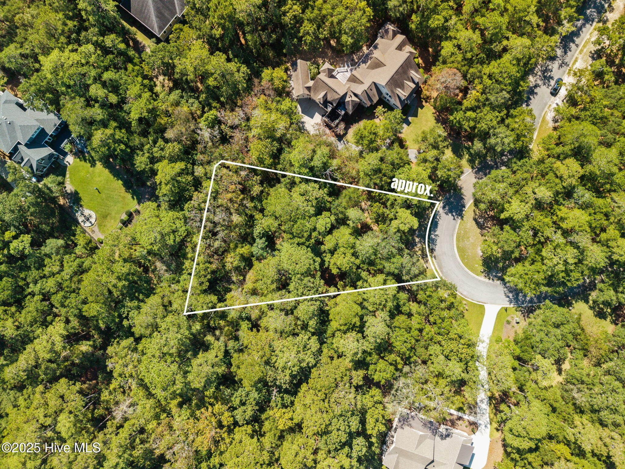 587 Valverda Street Property Photo 4