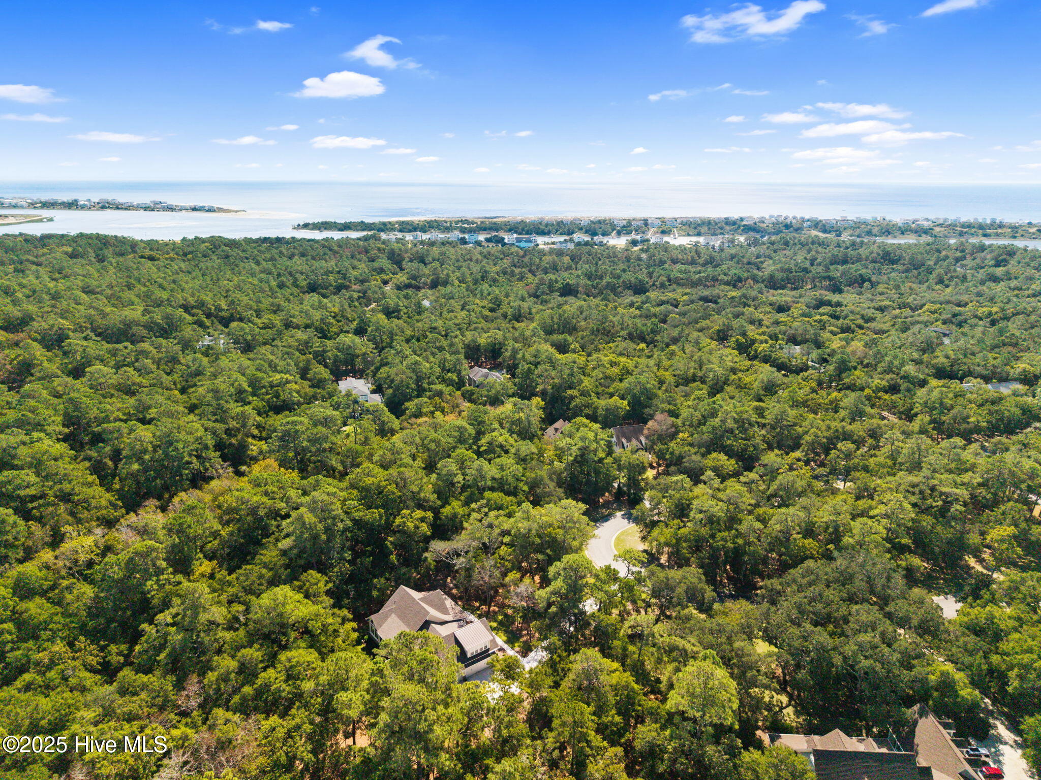 587 Valverda Street Property Photo 7