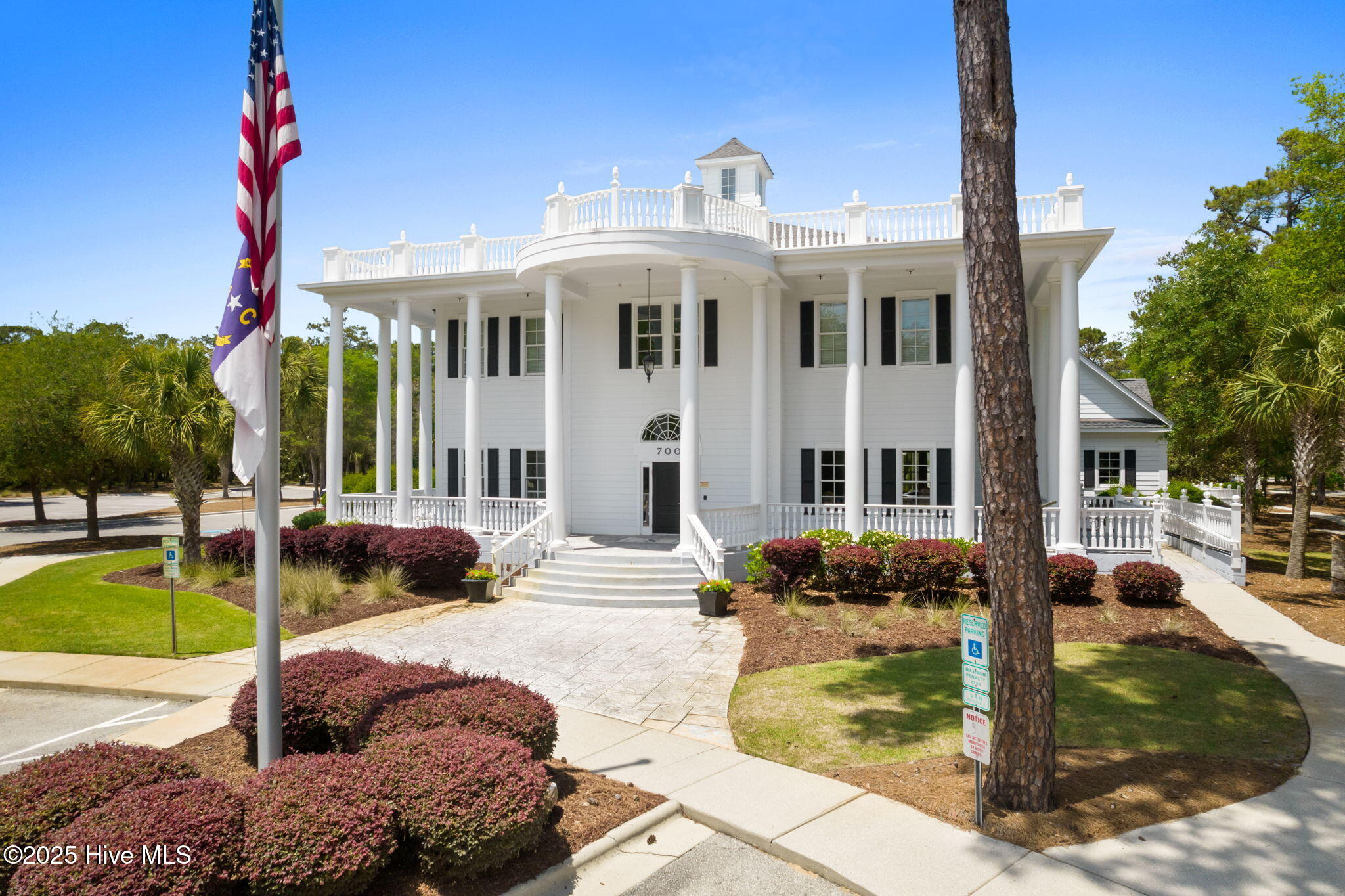 587 Valverda Street Property Photo 9