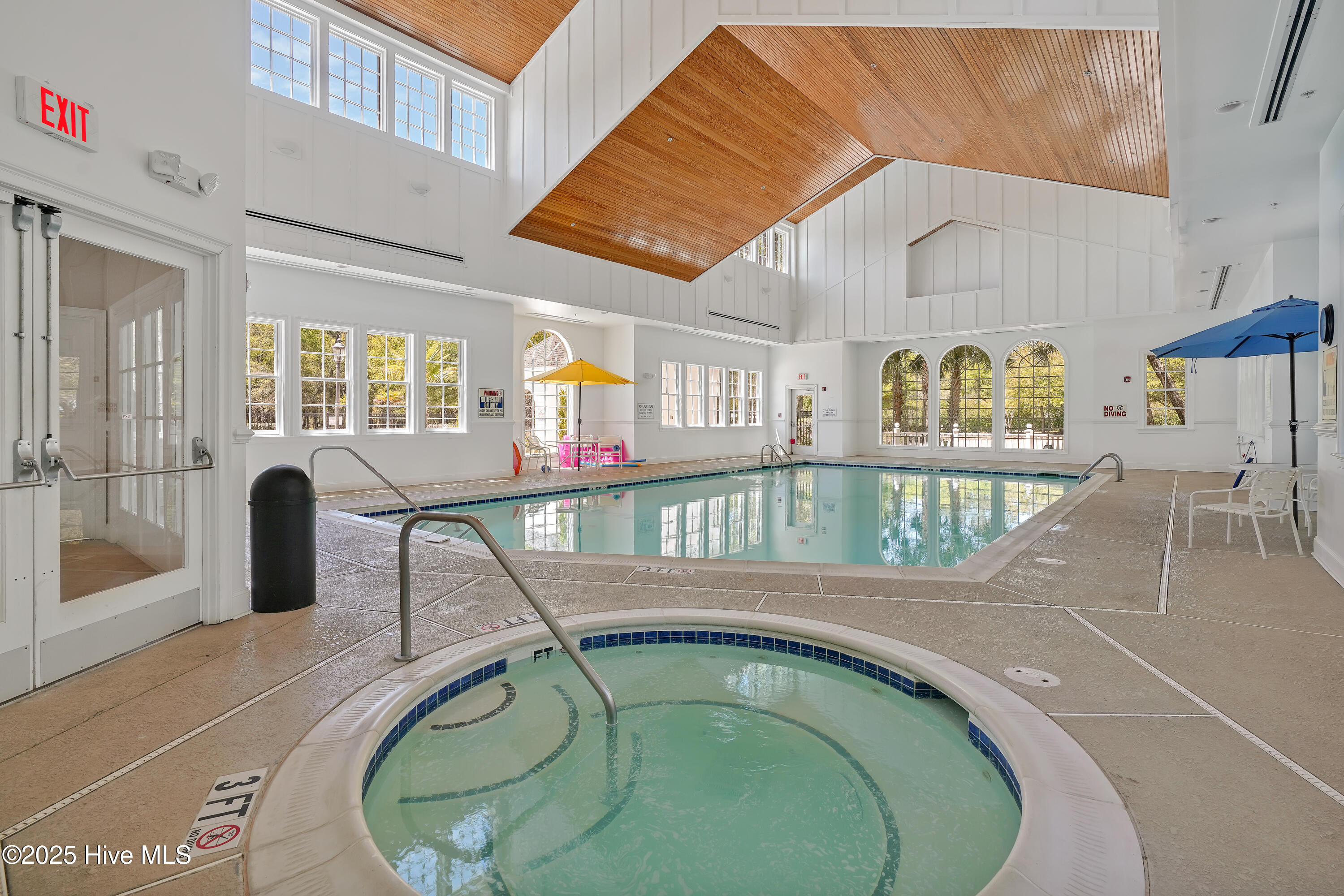 587 Valverda Street Property Photo 15