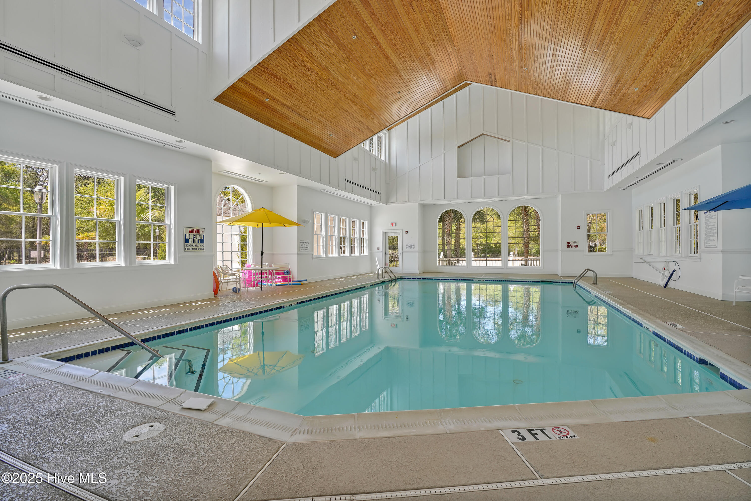 587 Valverda Street Property Photo 17