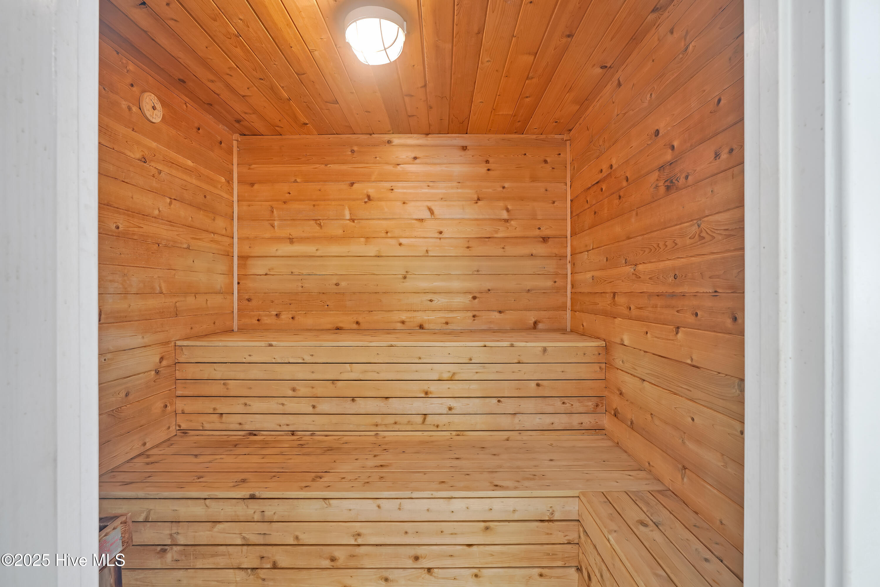 587 Valverda Street Property Photo 18