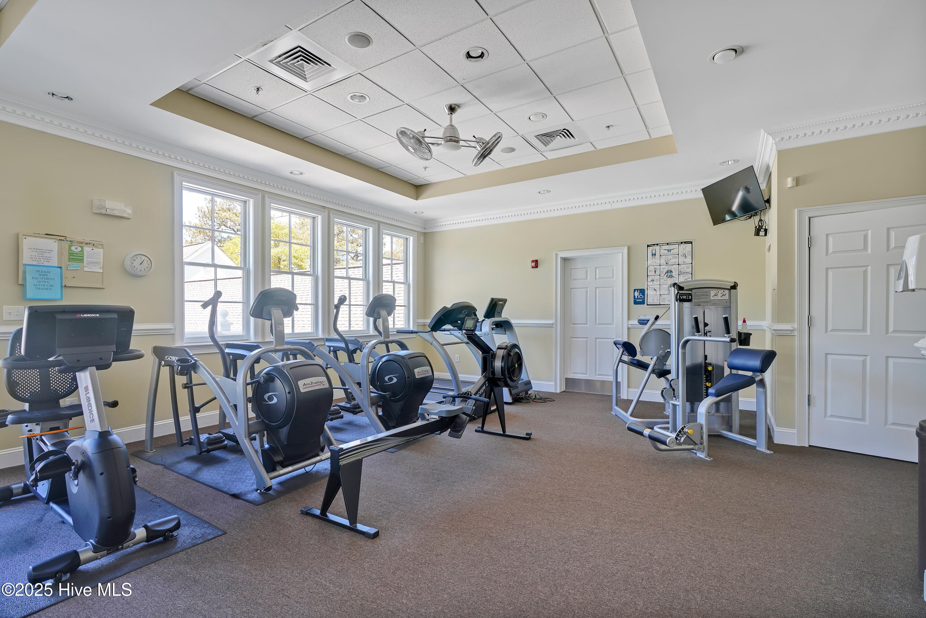 587 Valverda Street Property Photo 19