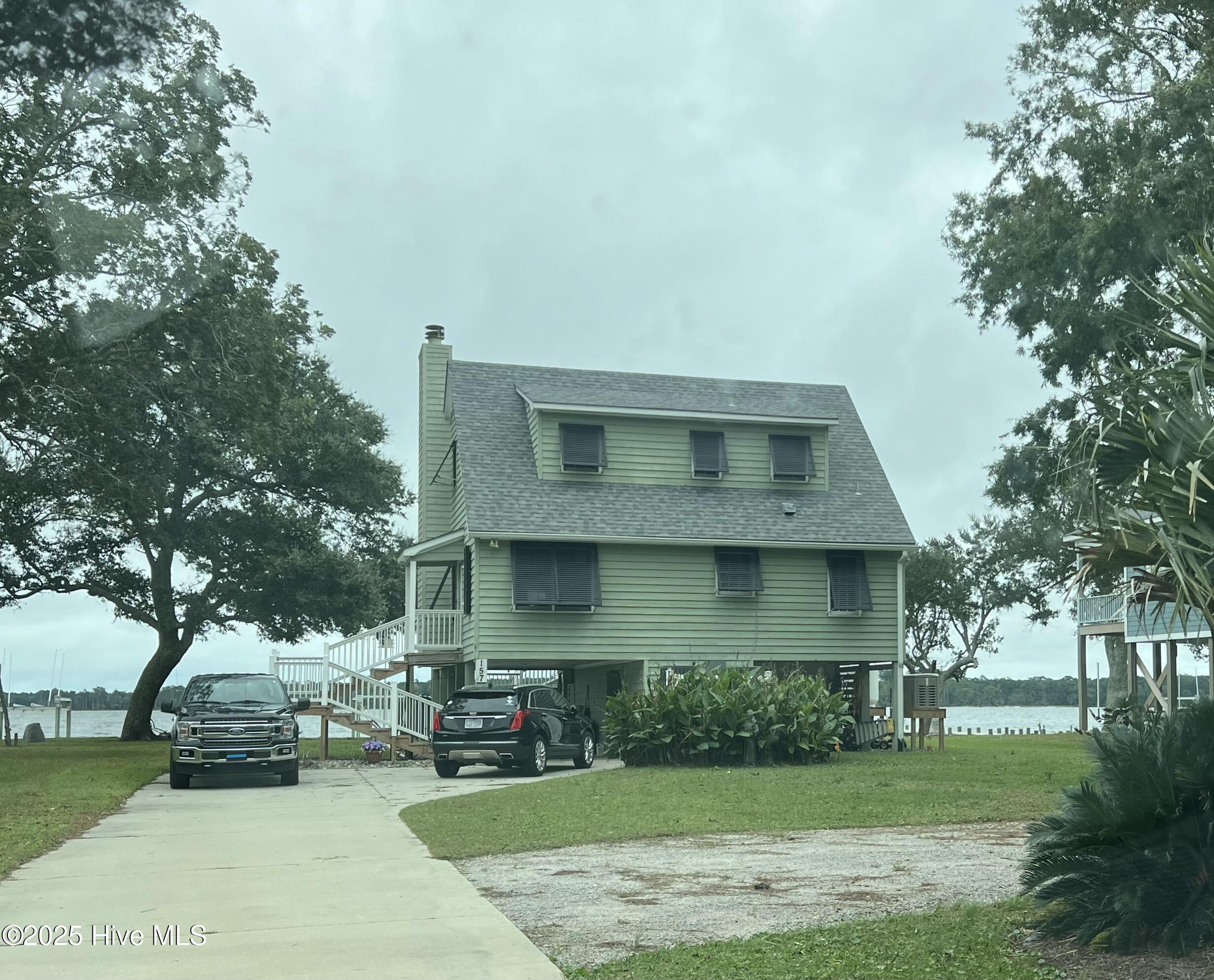 157 S River Drive Property Photo 1